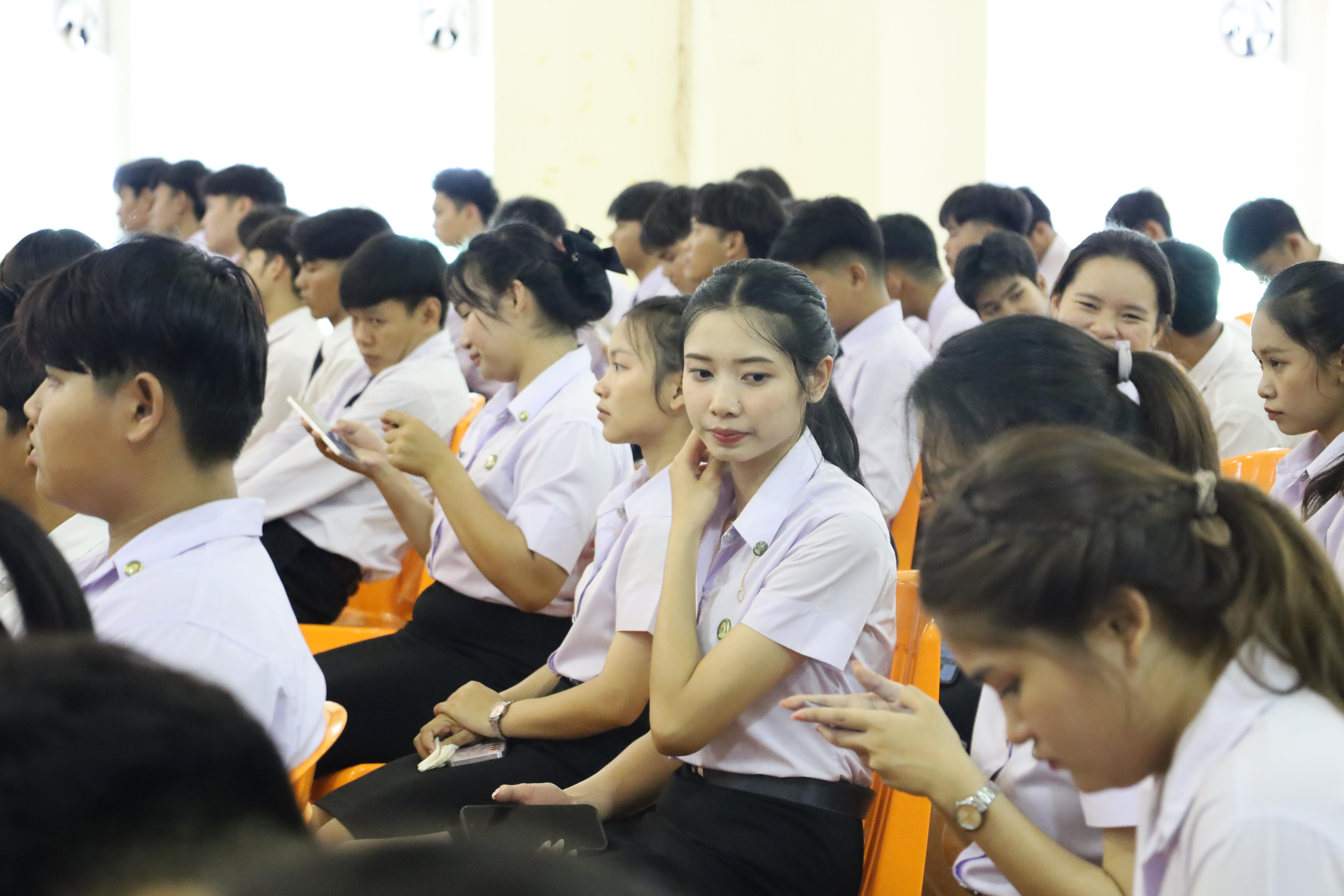 100. พิธีไหว้ครูโปรแกรมวิชาพลศึกษา