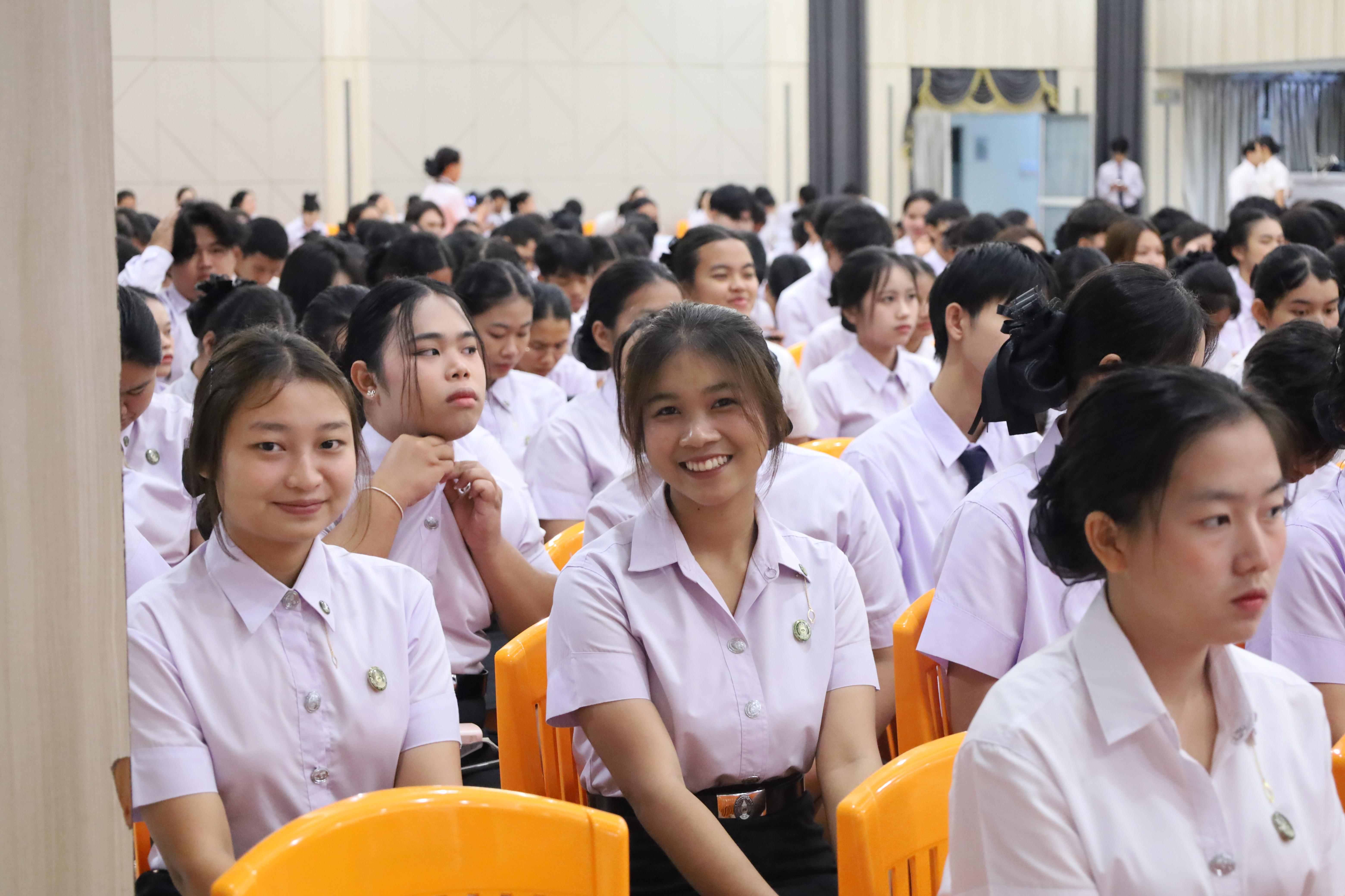 10. กิจกรรมปฐมนิเทศนักศึกษาใหม่คณะครุศาสตร์