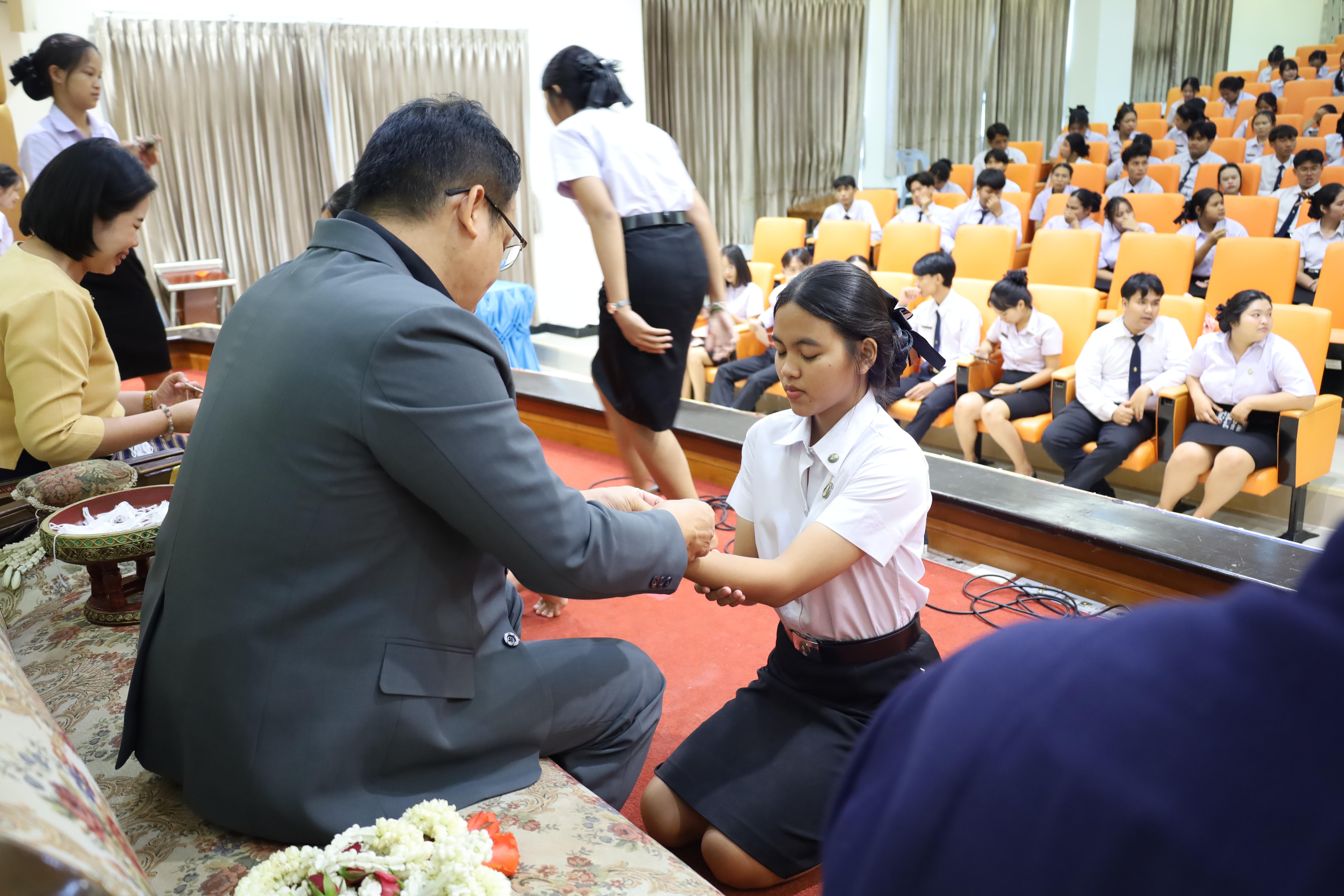 100. พิธีไหว้ครูโปรแกรมวิชาสังคมศึกษา