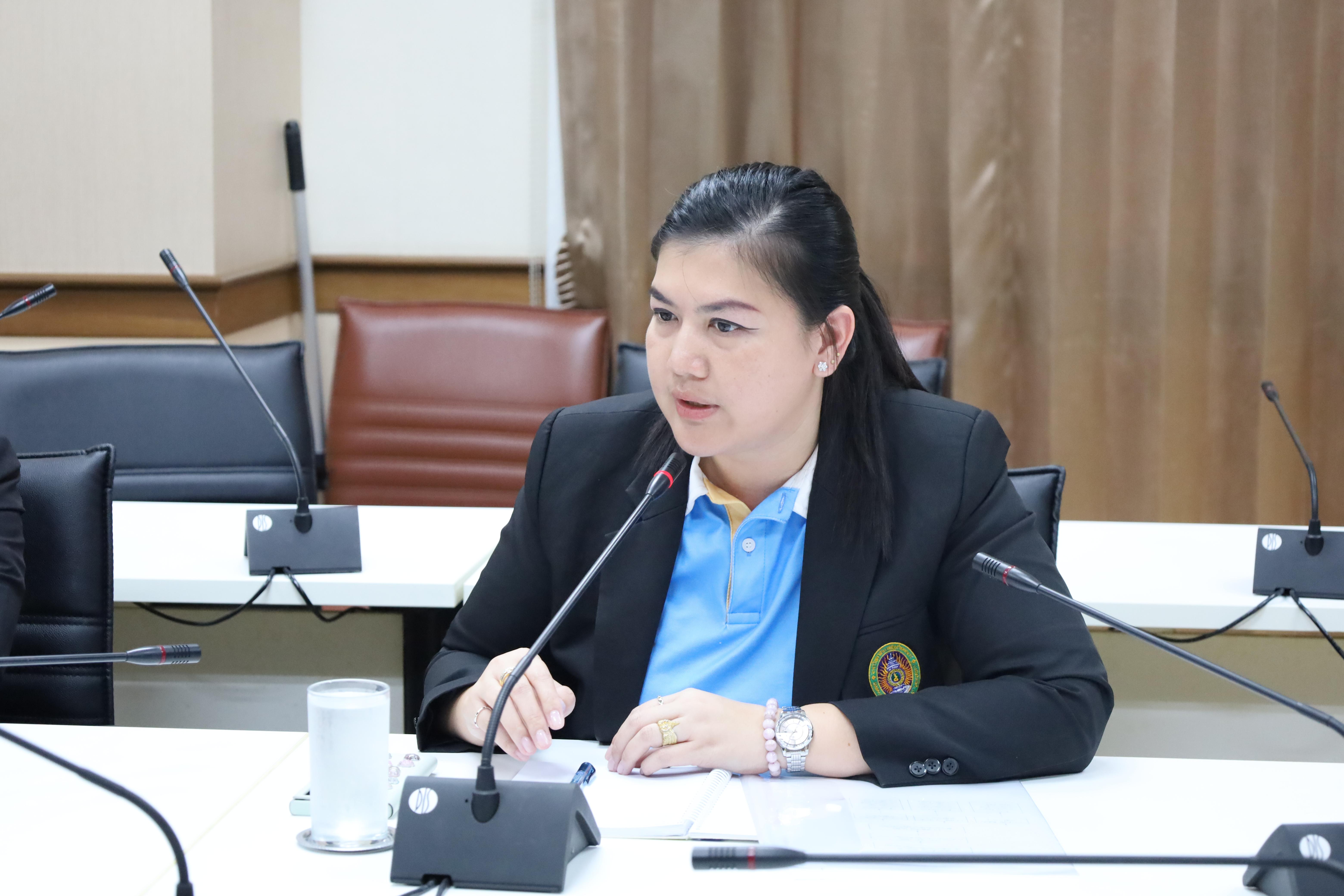 5. ผู้บริหารคณะครุศาสตร์รับมอบนโยบายจากอธิการบดี