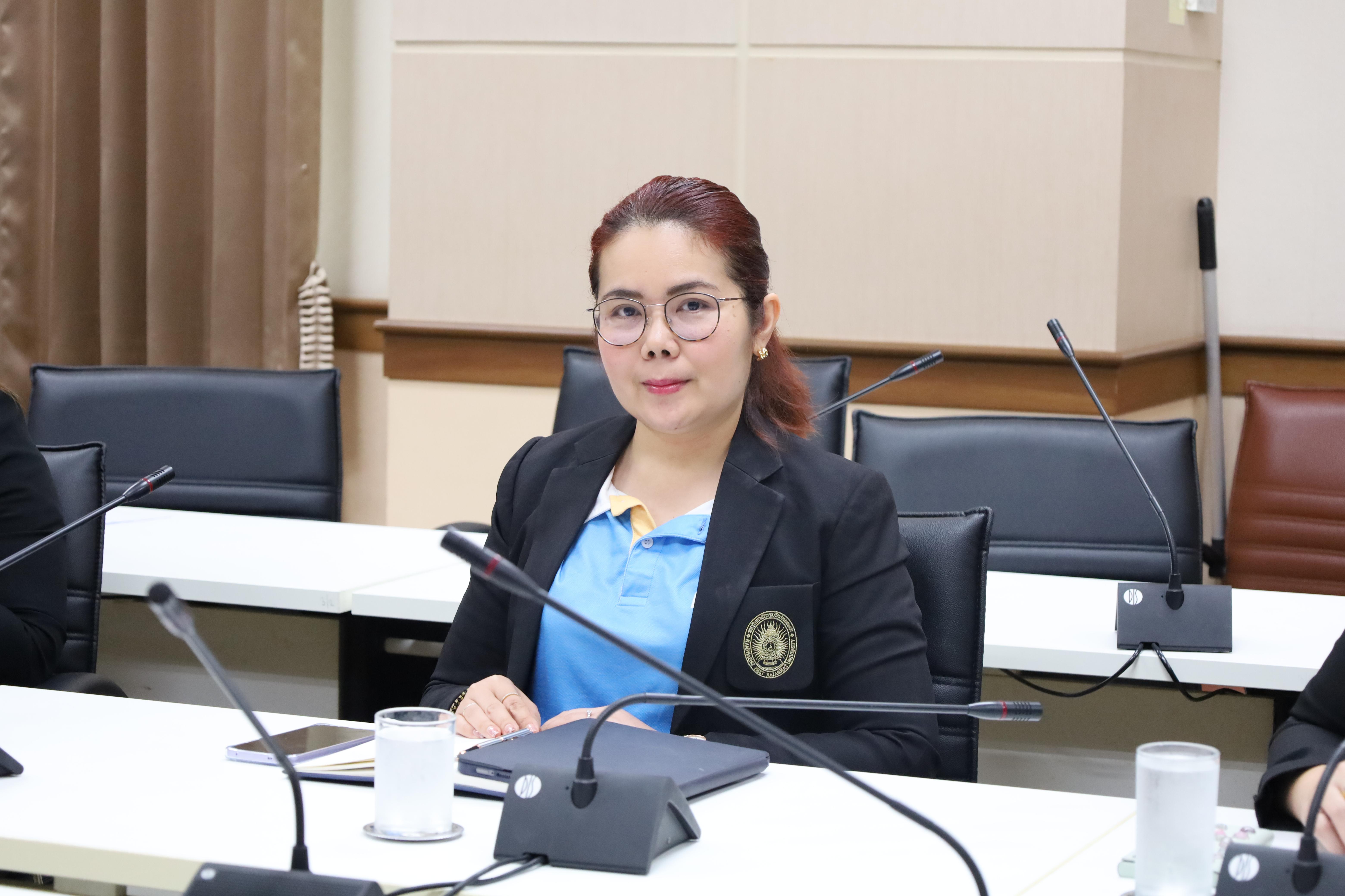 6. ผู้บริหารคณะครุศาสตร์รับมอบนโยบายจากอธิการบดี