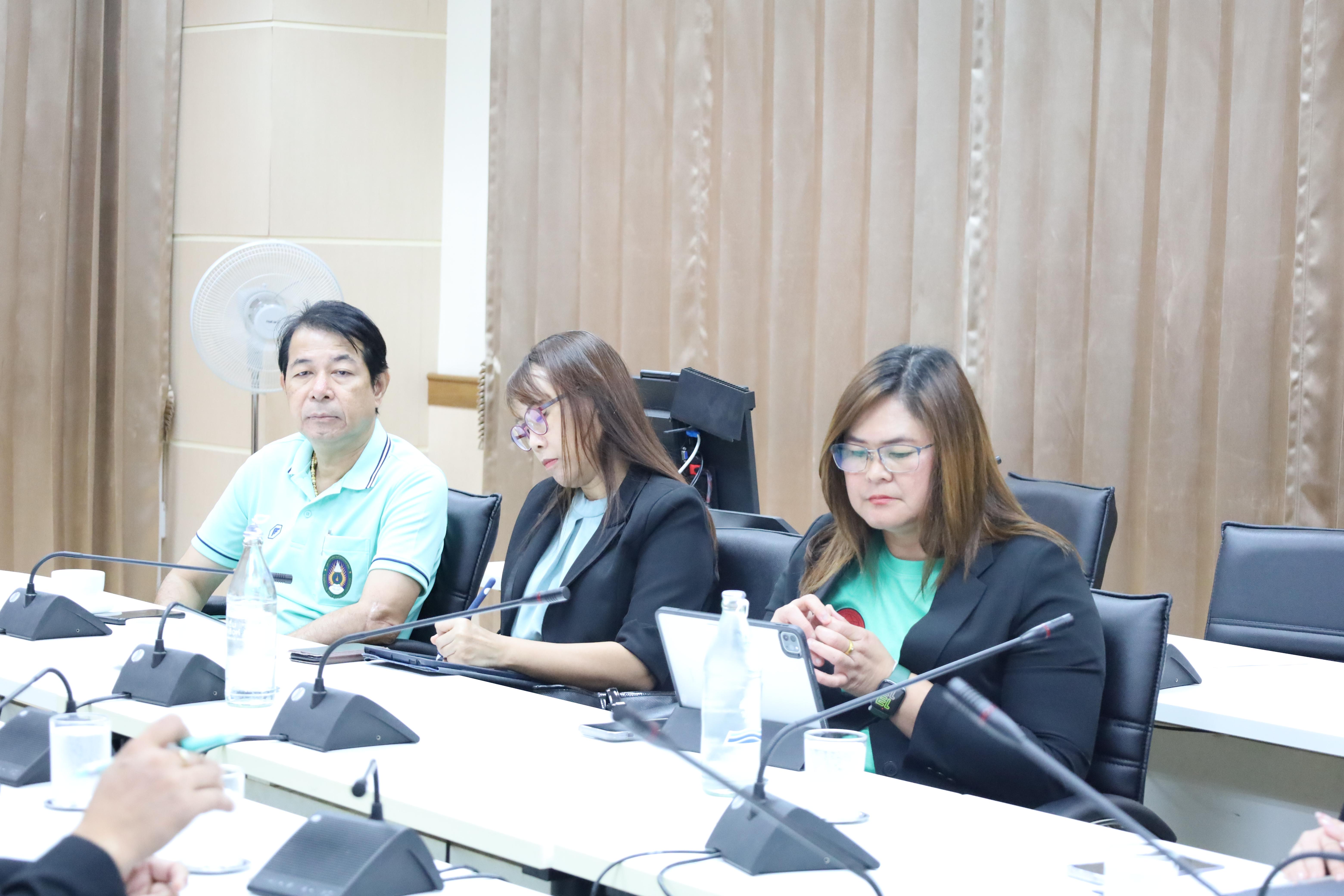 7. ผู้บริหารคณะครุศาสตร์รับมอบนโยบายจากอธิการบดี