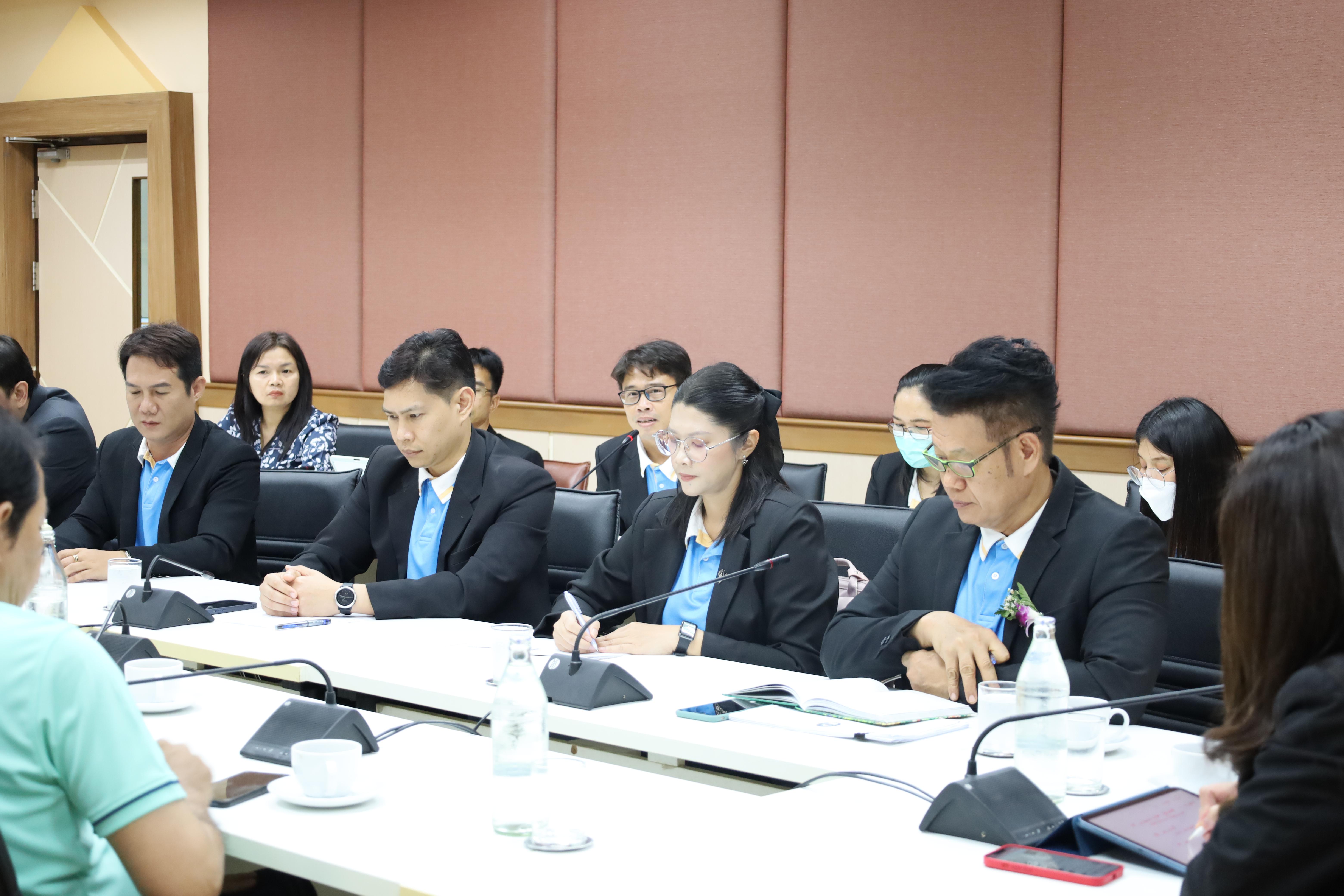 11. ผู้บริหารคณะครุศาสตร์รับมอบนโยบายจากอธิการบดี