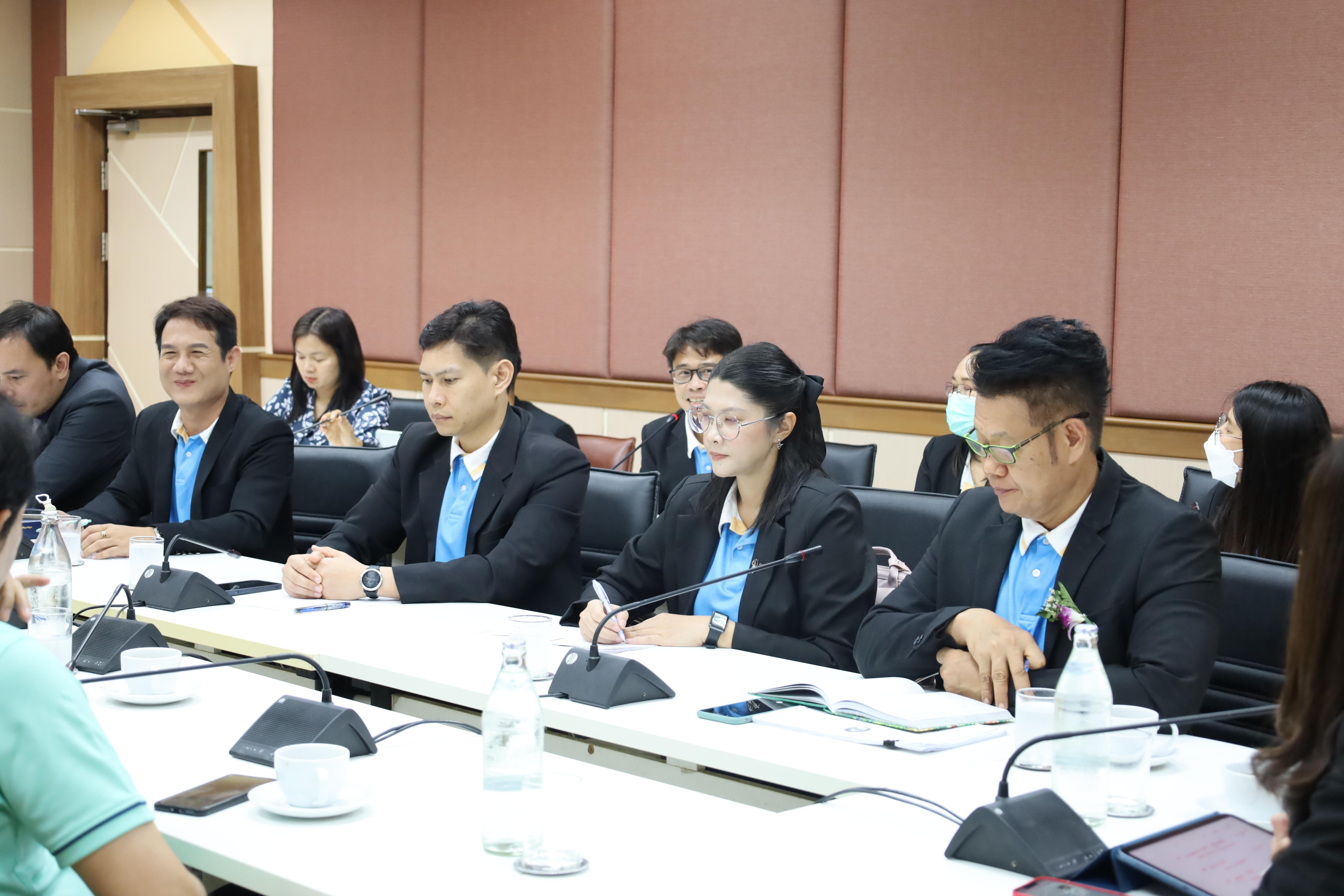 12. ผู้บริหารคณะครุศาสตร์รับมอบนโยบายจากอธิการบดี