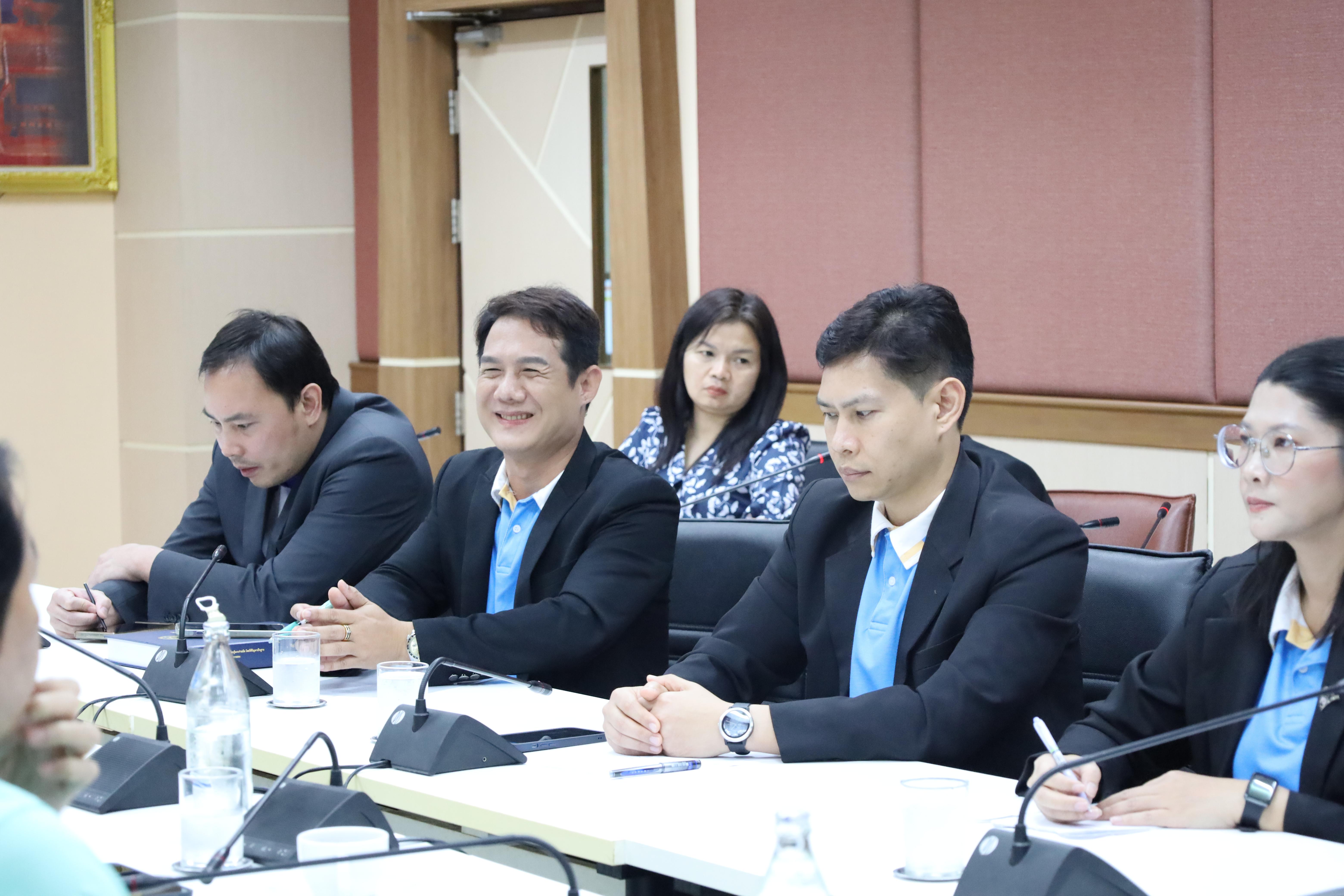 13. ผู้บริหารคณะครุศาสตร์รับมอบนโยบายจากอธิการบดี