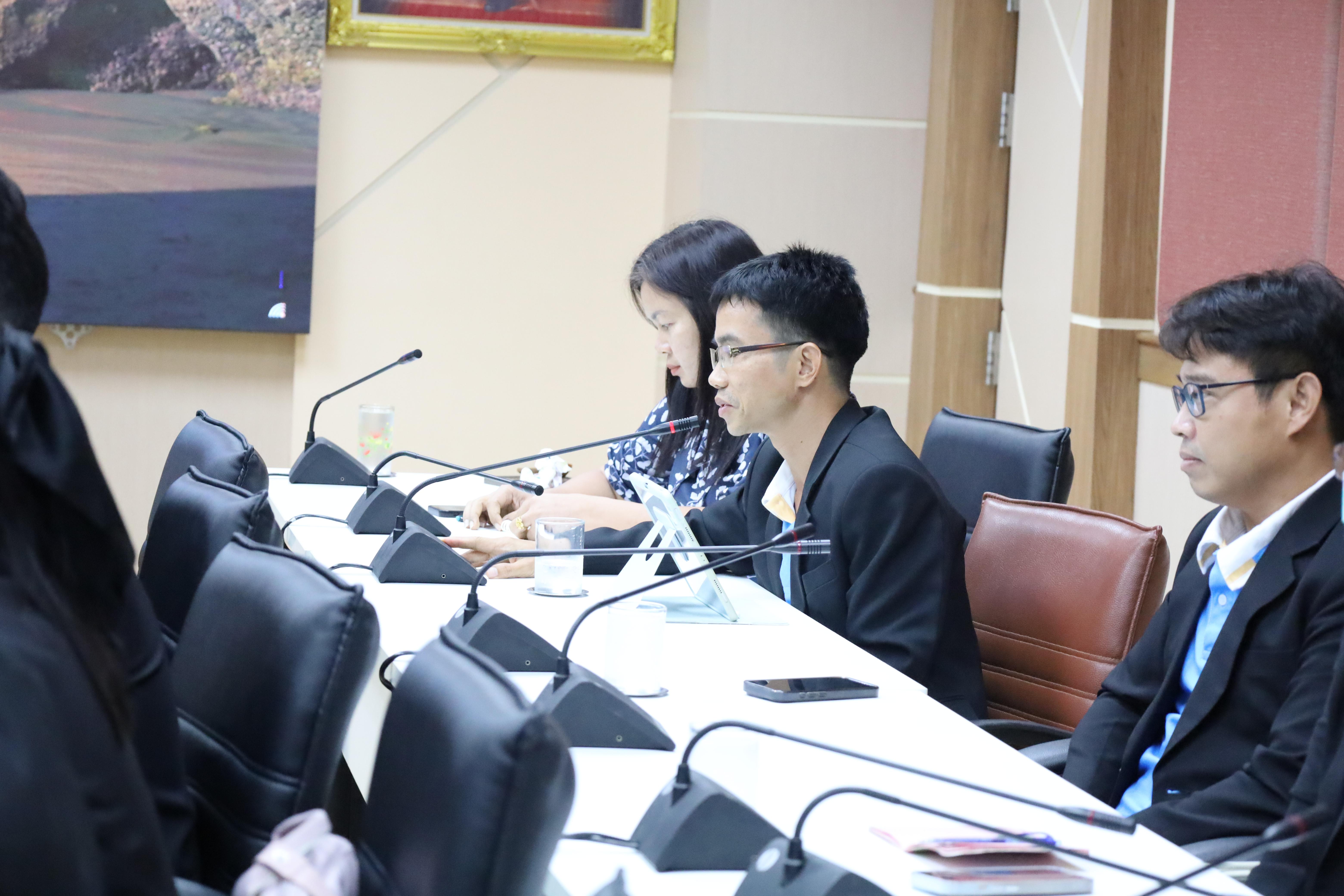 16. ผู้บริหารคณะครุศาสตร์รับมอบนโยบายจากอธิการบดี
