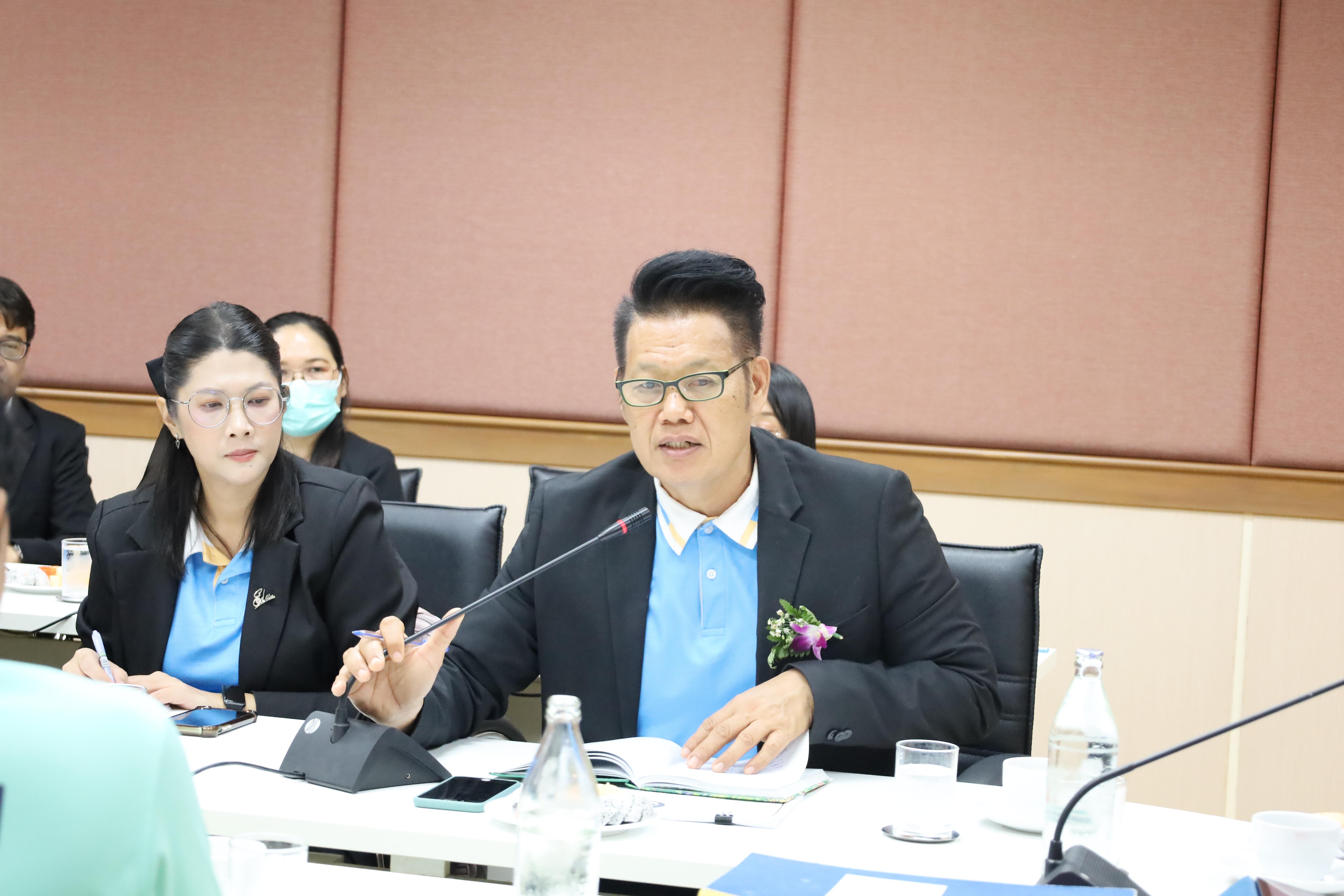 37. ผู้บริหารคณะครุศาสตร์รับมอบนโยบายจากอธิการบดี