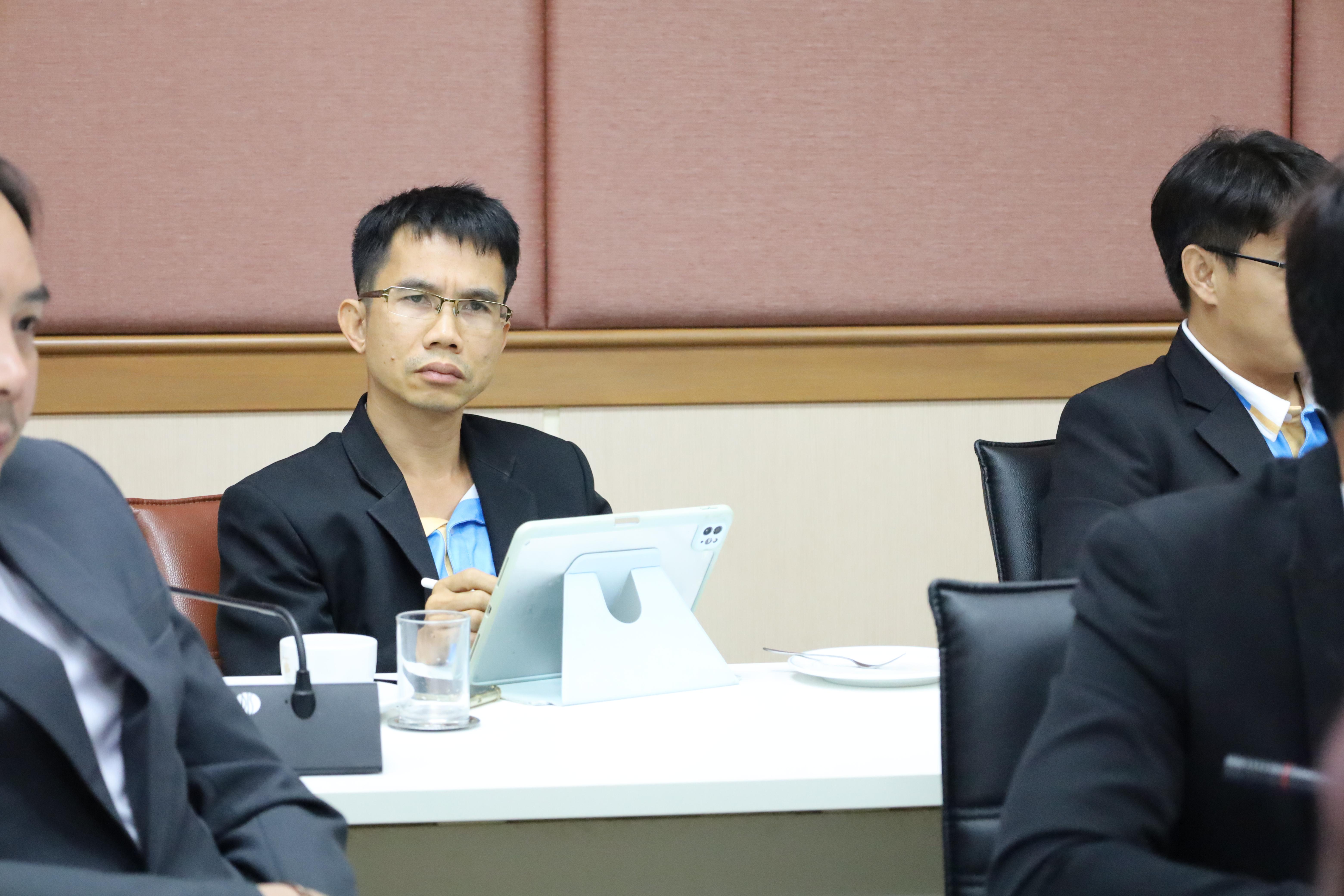 40. ผู้บริหารคณะครุศาสตร์รับมอบนโยบายจากอธิการบดี
