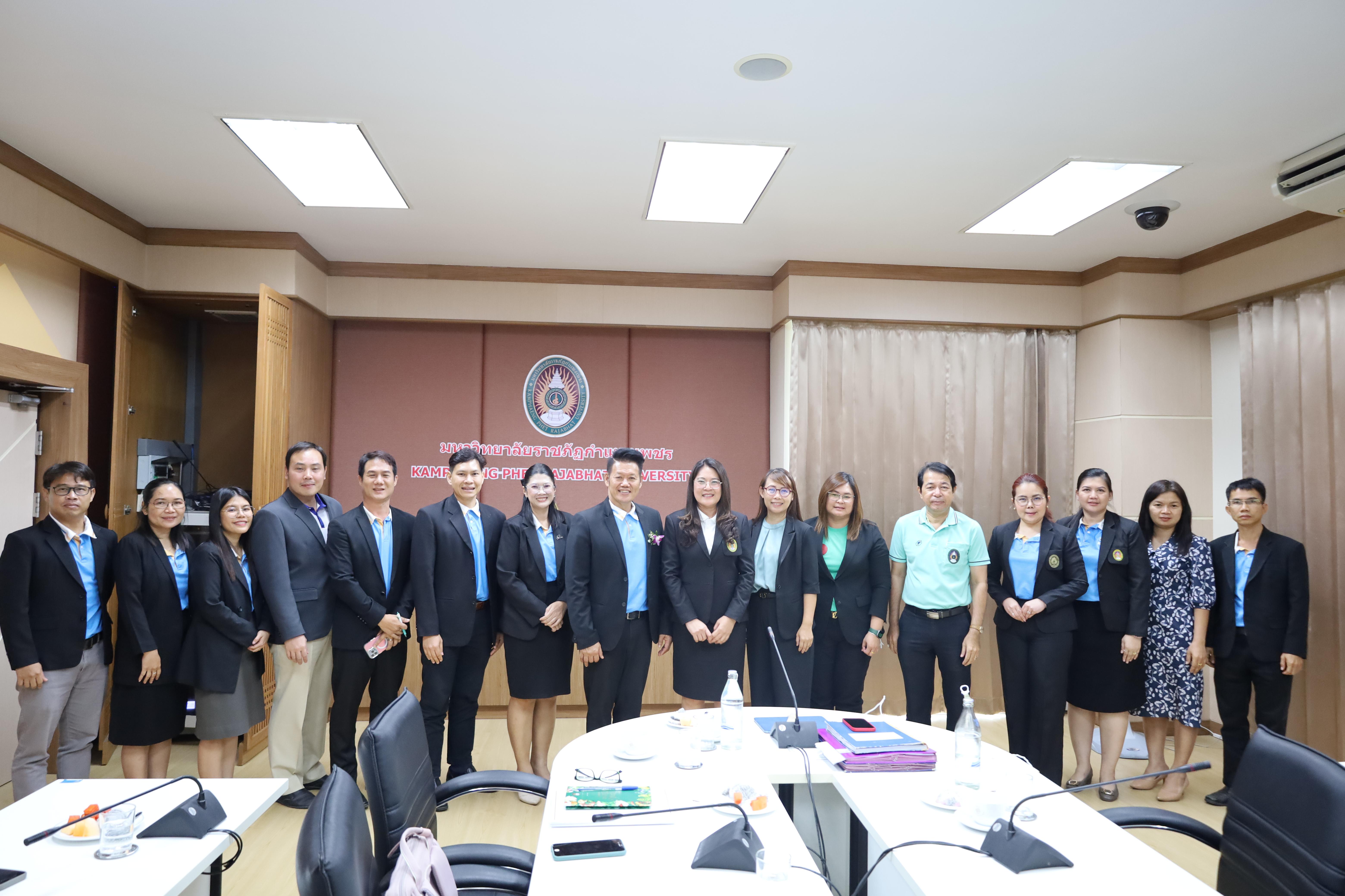 43. ผู้บริหารคณะครุศาสตร์รับมอบนโยบายจากอธิการบดี