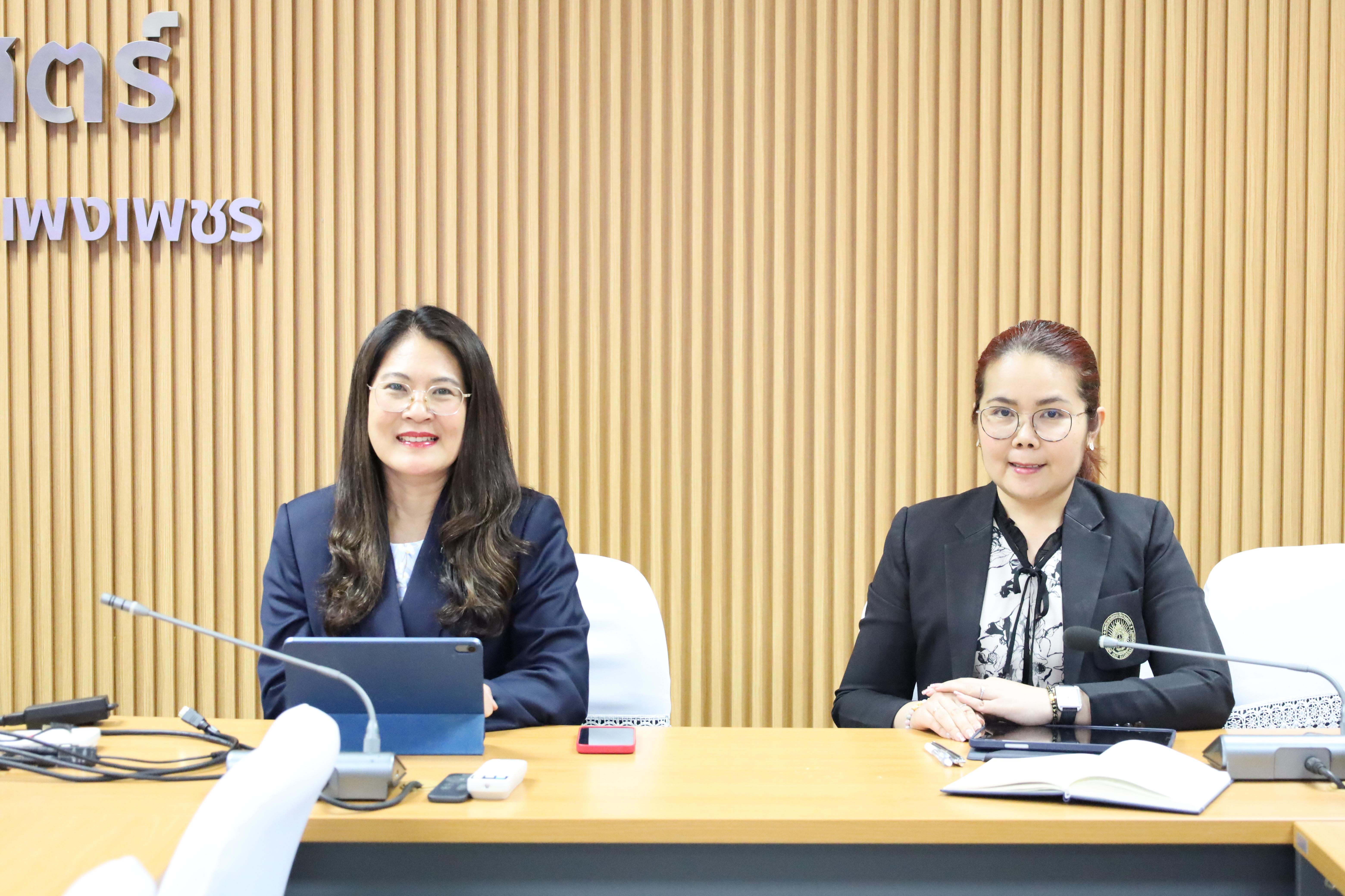 6. ผู้ทรงคุณวุฒิสภาวิชาการ พบอาจารย์คณะครุศาสตร์