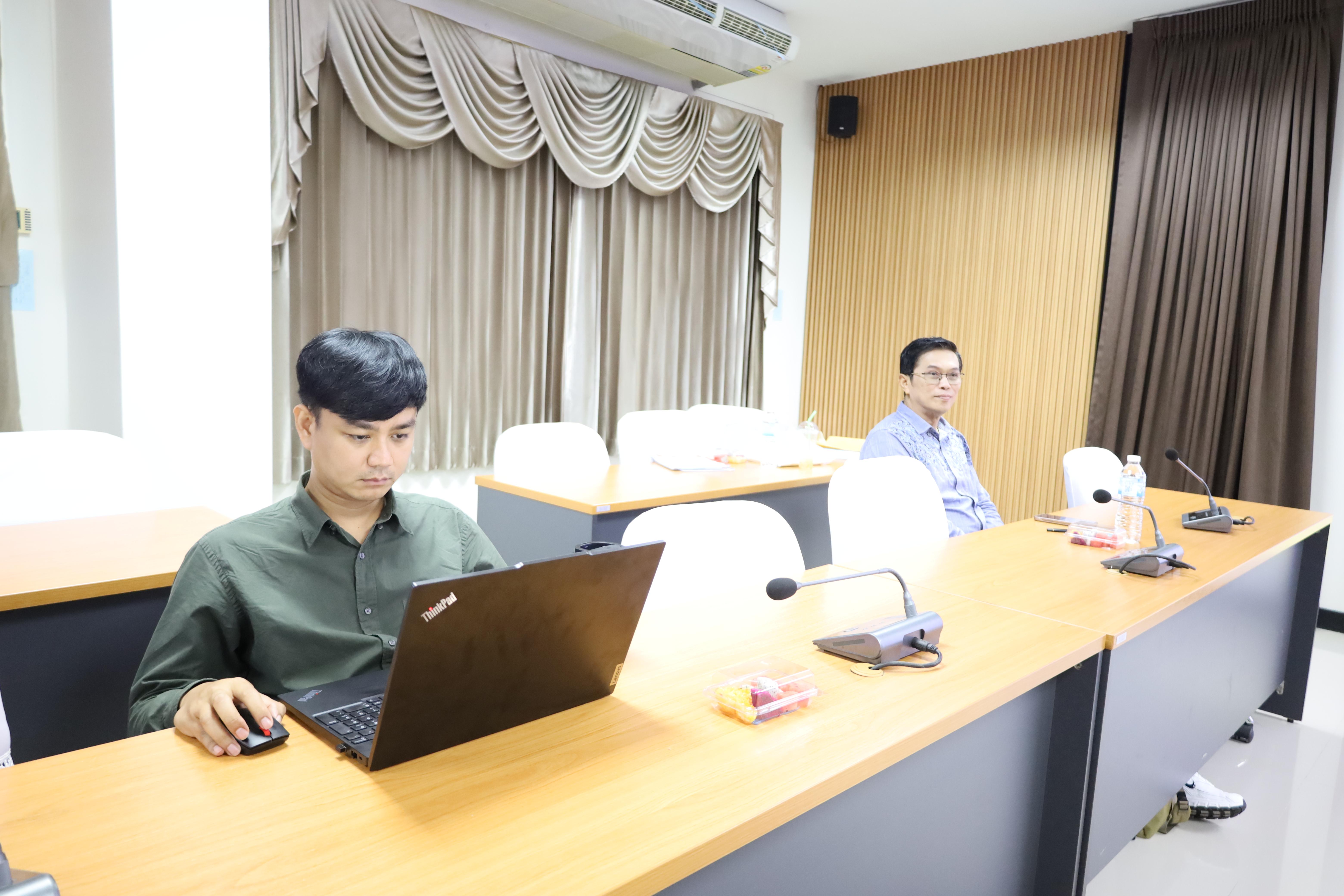 13. ผู้ทรงคุณวุฒิสภาวิชาการ พบอาจารย์คณะครุศาสตร์