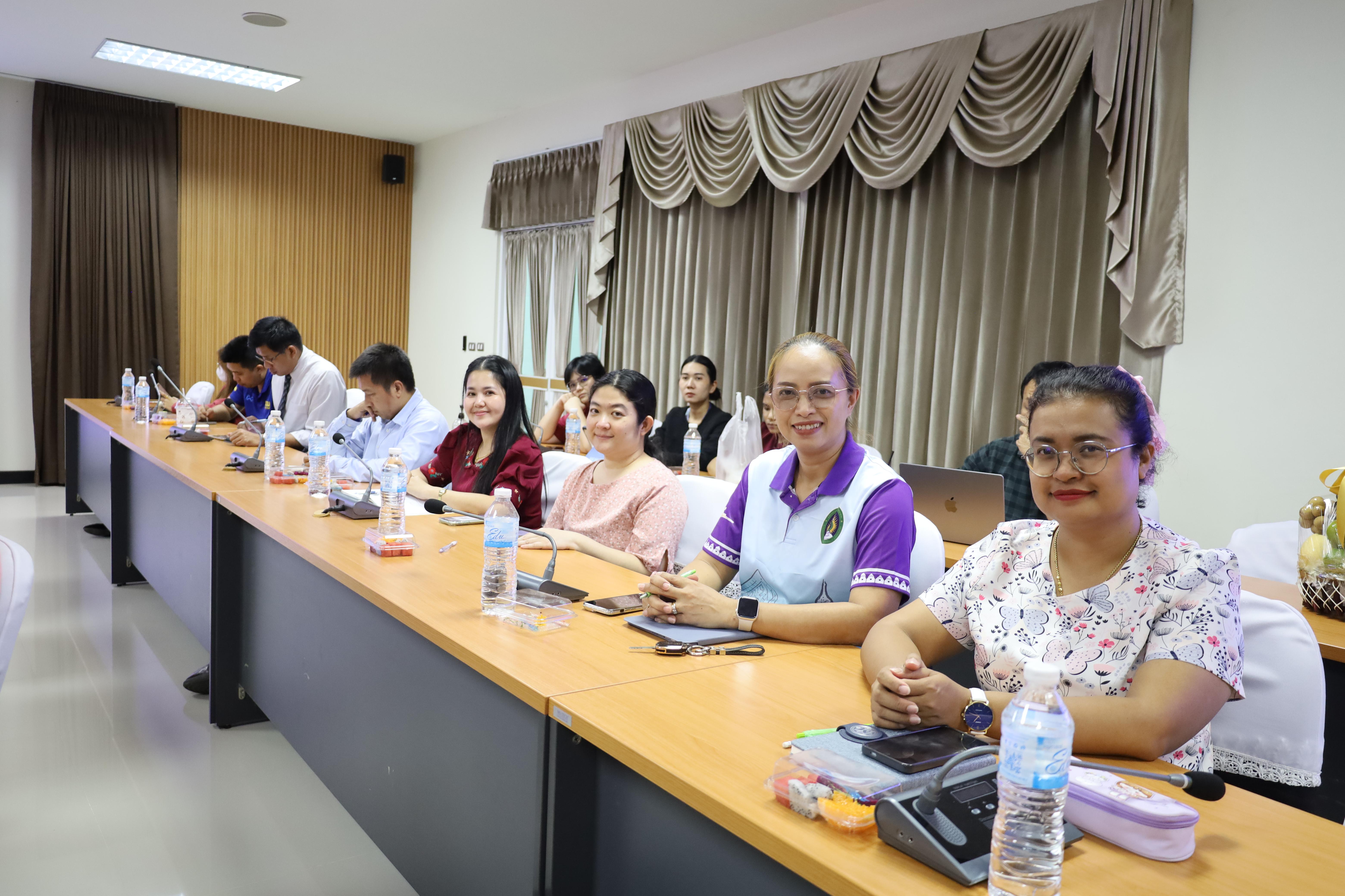 28. ผู้ทรงคุณวุฒิสภาวิชาการ พบอาจารย์คณะครุศาสตร์