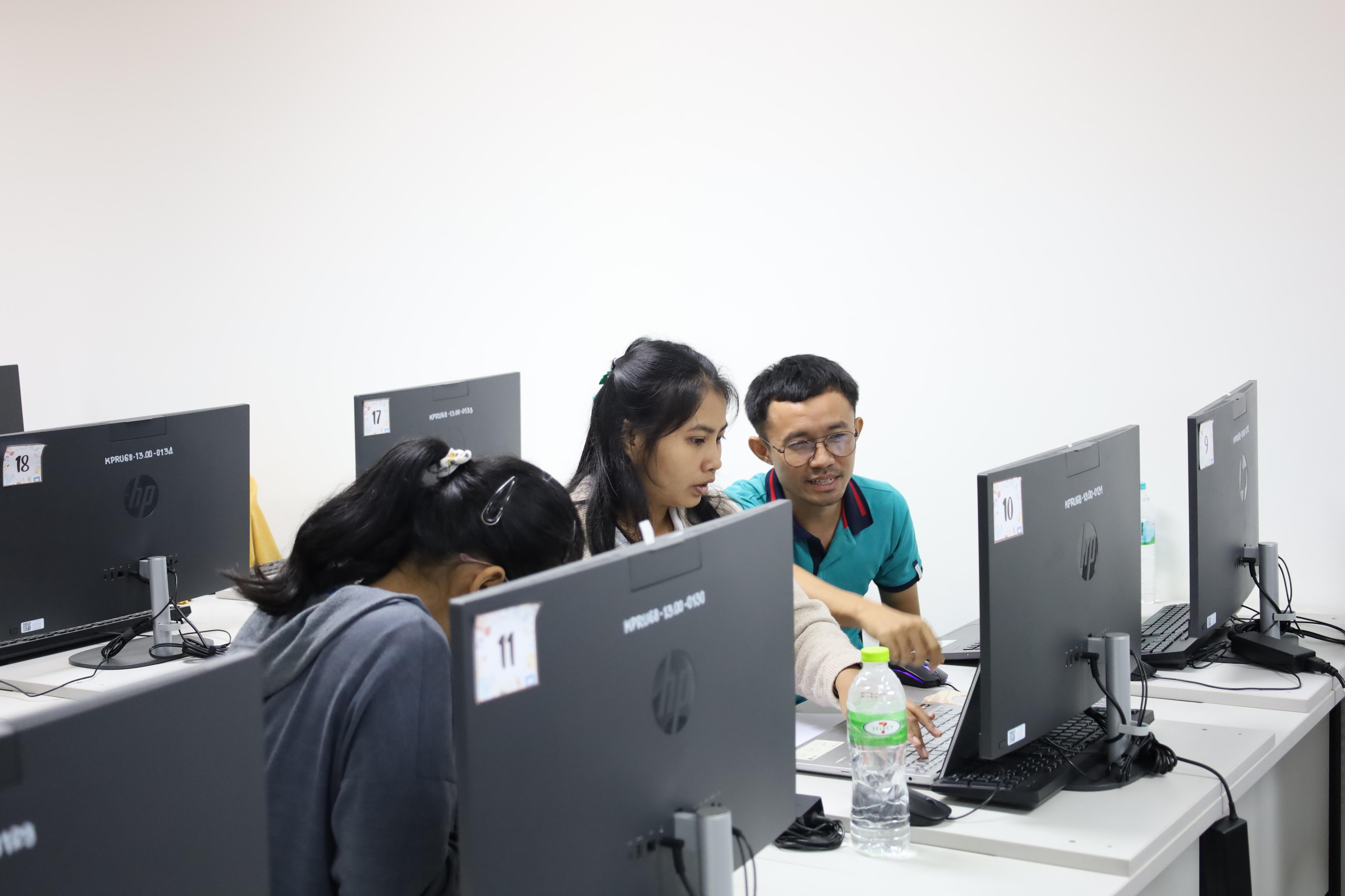 37. กิจกรรมอบรมหลักสูตรระยะสั้น (Non-degree) การพัฒนาสมรรถนะครูภาษาอังกฤษด้วย Generative AI