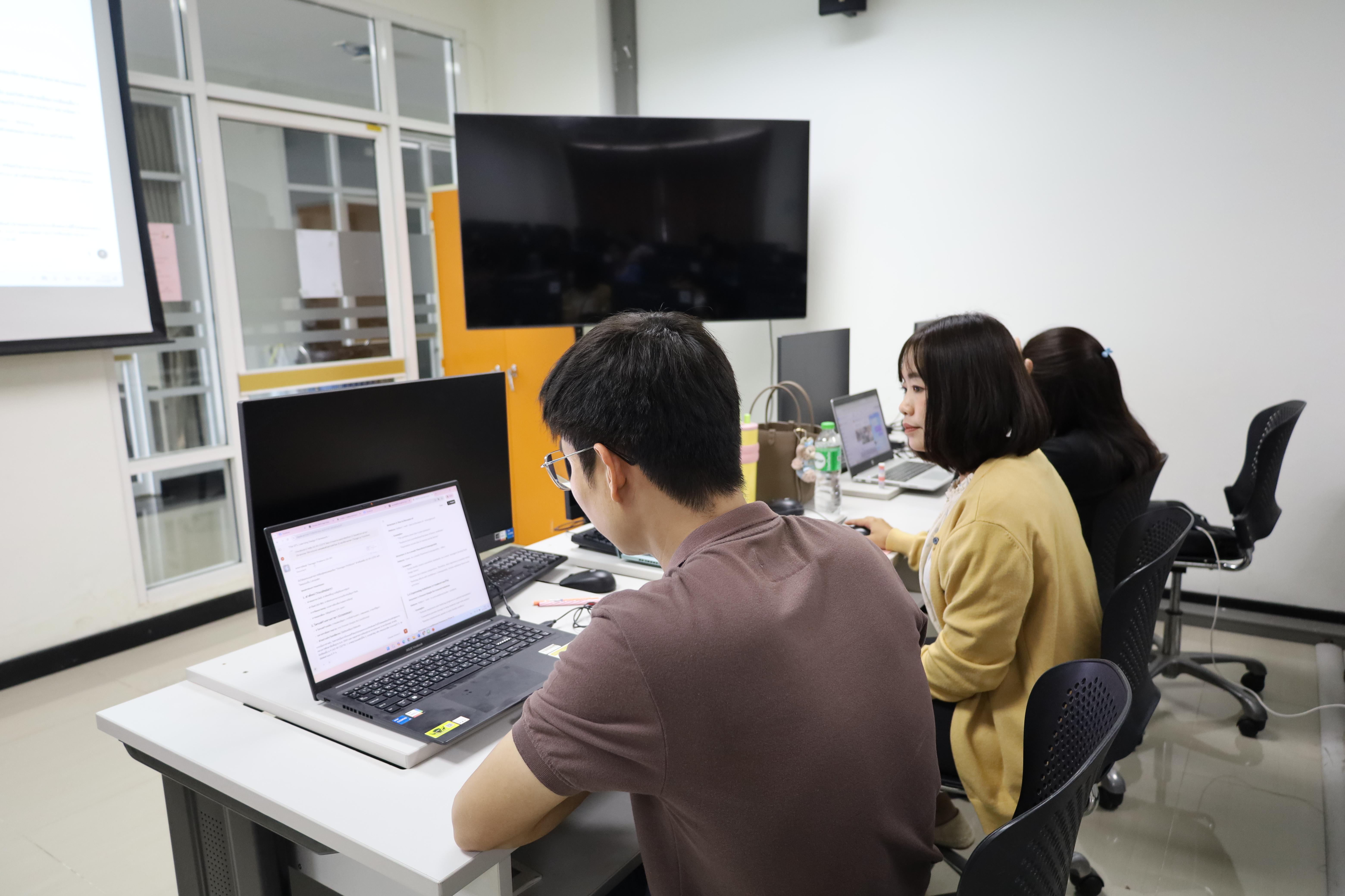 5. กิจกรรมอบรมหลักสูตรระยะสั้น (Non-degree) การพัฒนาสมรรถนะครูภาษาอังกฤษด้วย Generative AI