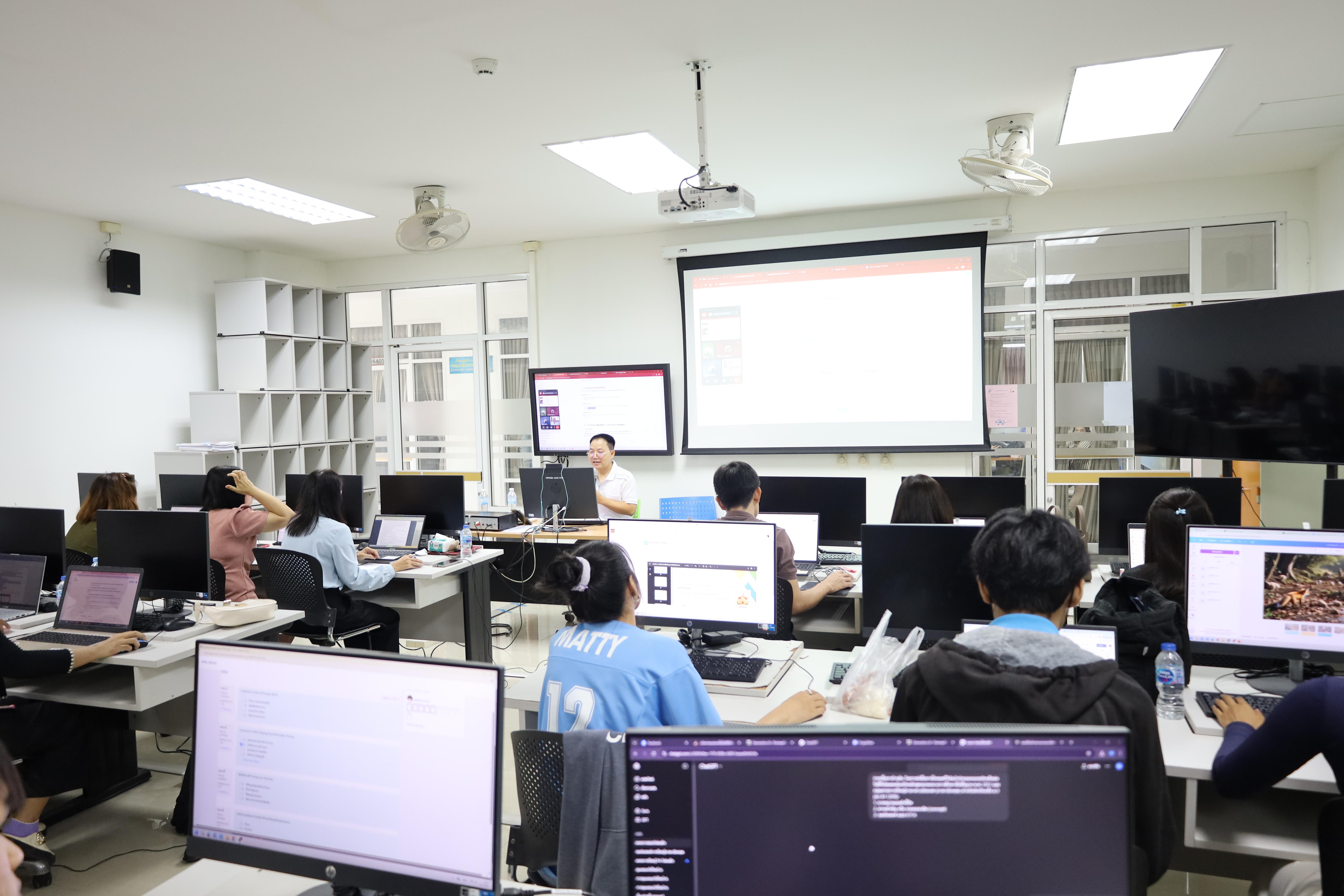 12. กิจกรรมอบรมหลักสูตรระยะสั้น (Non-degree) การพัฒนาสมรรถนะครูภาษาอังกฤษด้วย Generative AI