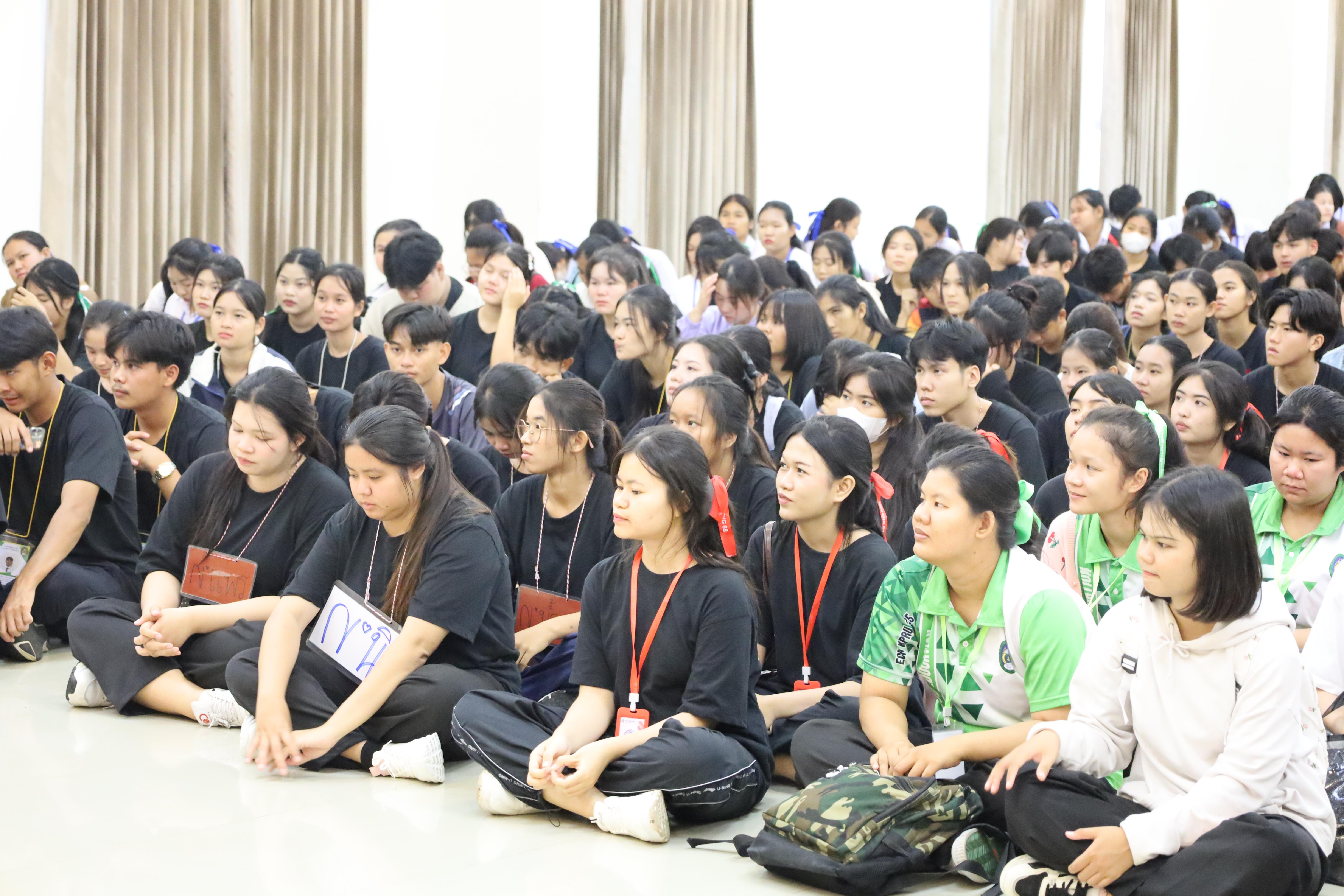 5. พบปะคณะผู้บริหารและการชี้แจงการสอบกลางภาคให้กับนักศึกษาชั้นปีที่ 1