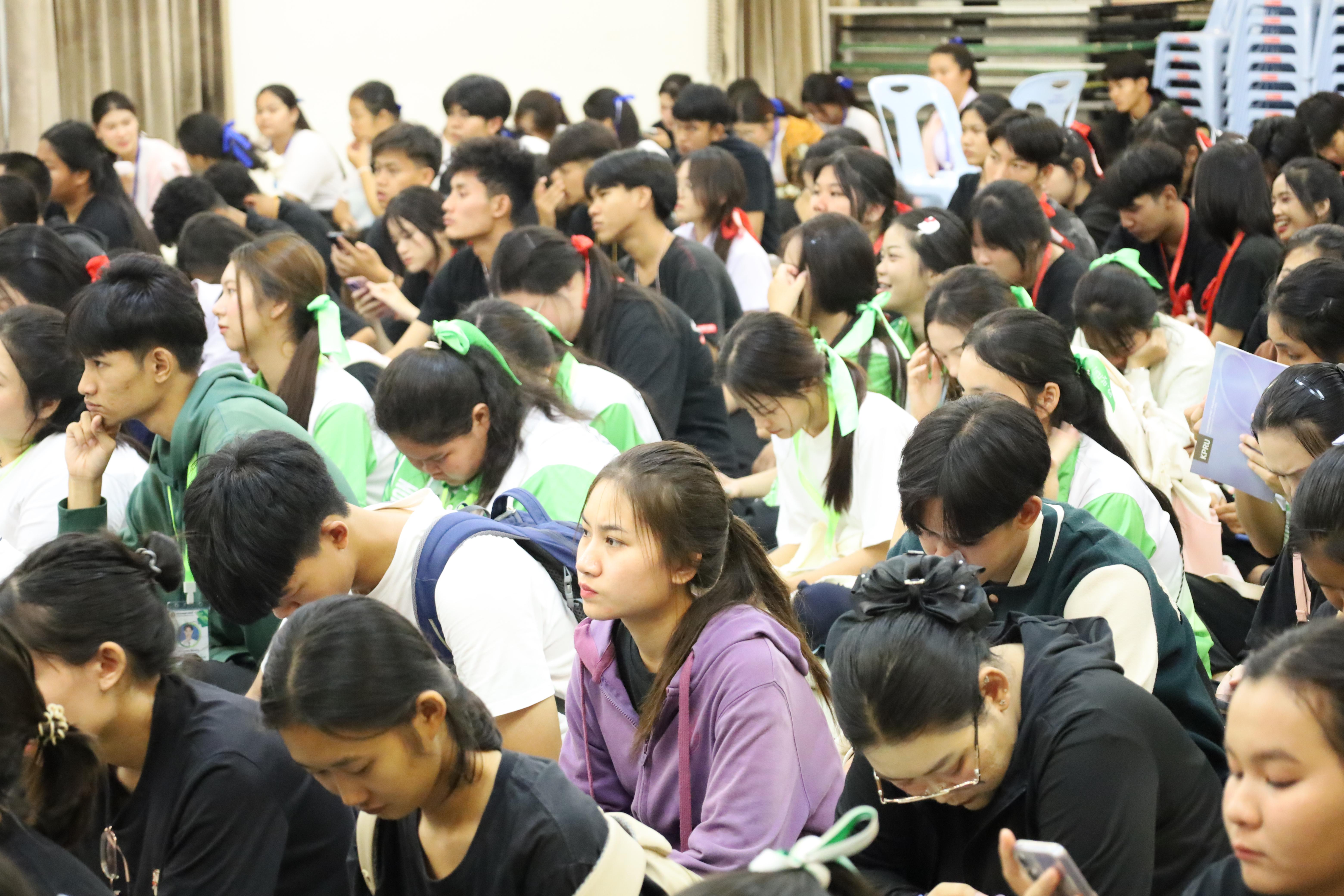 25. พบปะคณะผู้บริหารและการชี้แจงการสอบกลางภาคให้กับนักศึกษาชั้นปีที่ 1
