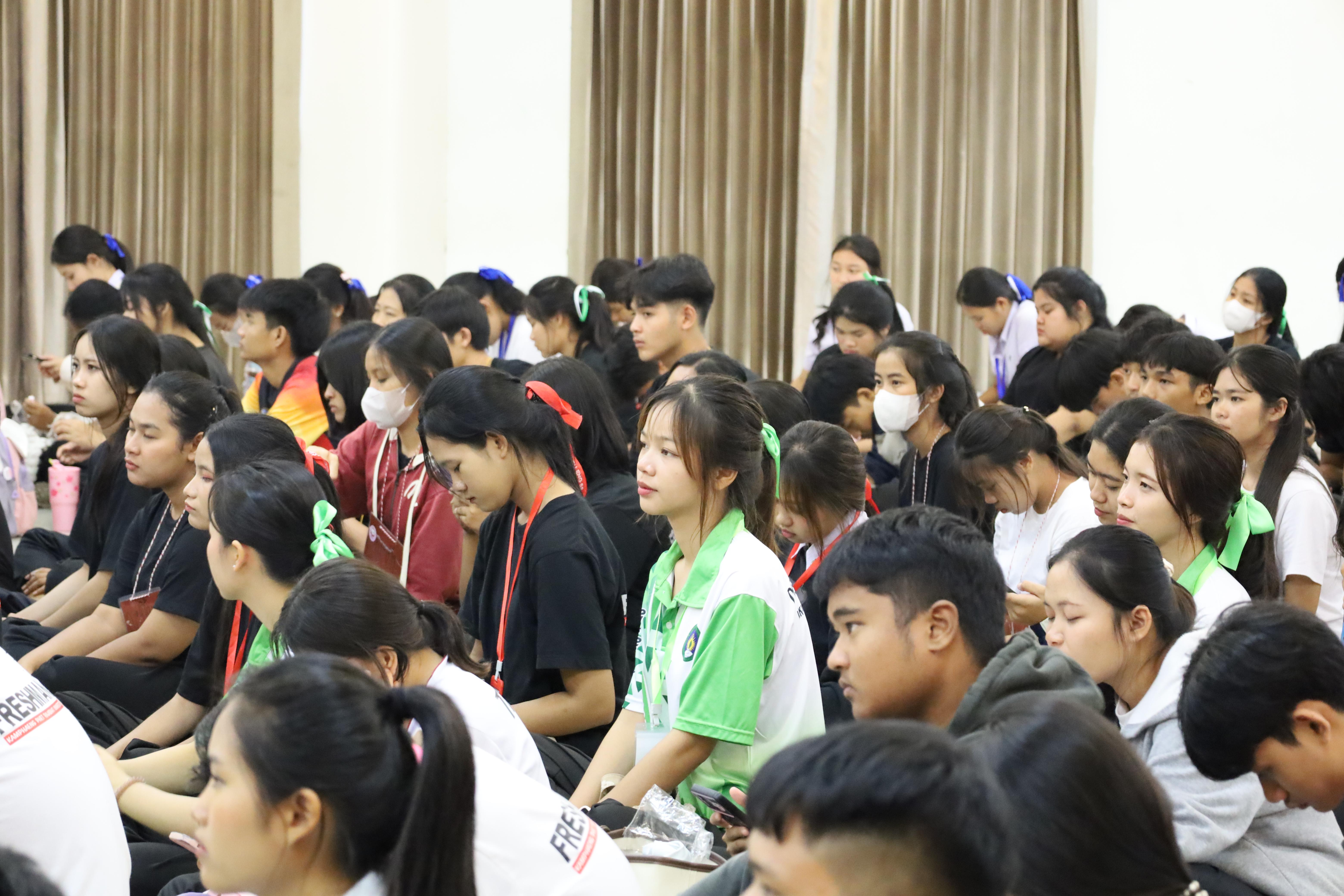 28. พบปะคณะผู้บริหารและการชี้แจงการสอบกลางภาคให้กับนักศึกษาชั้นปีที่ 1