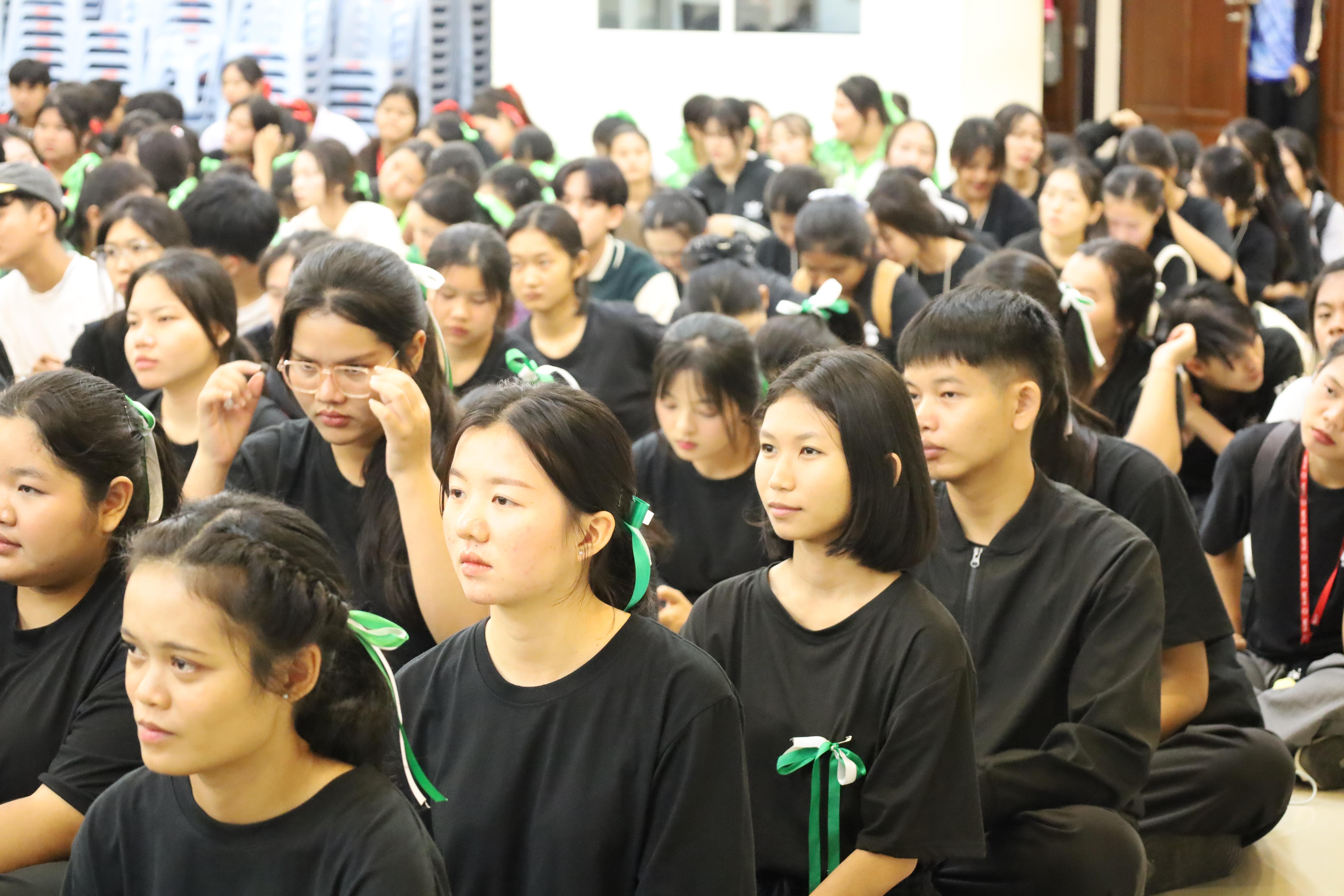 29. พบปะคณะผู้บริหารและการชี้แจงการสอบกลางภาคให้กับนักศึกษาชั้นปีที่ 1