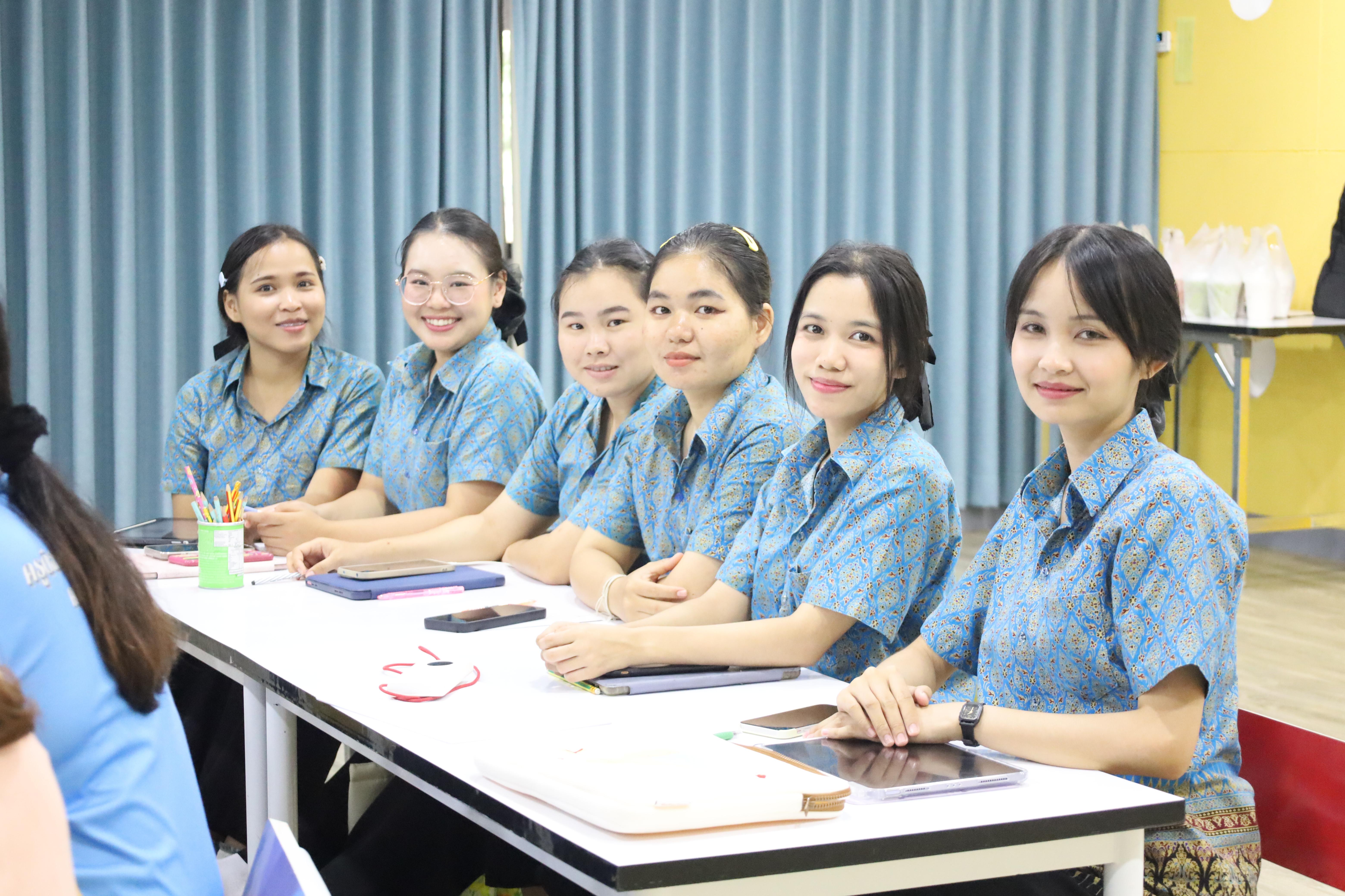23. โครงการการพัฒนาบุคลิกภาพและทักษะการพูดคุยเชิงบวกสำหรับครูปฐมวัย