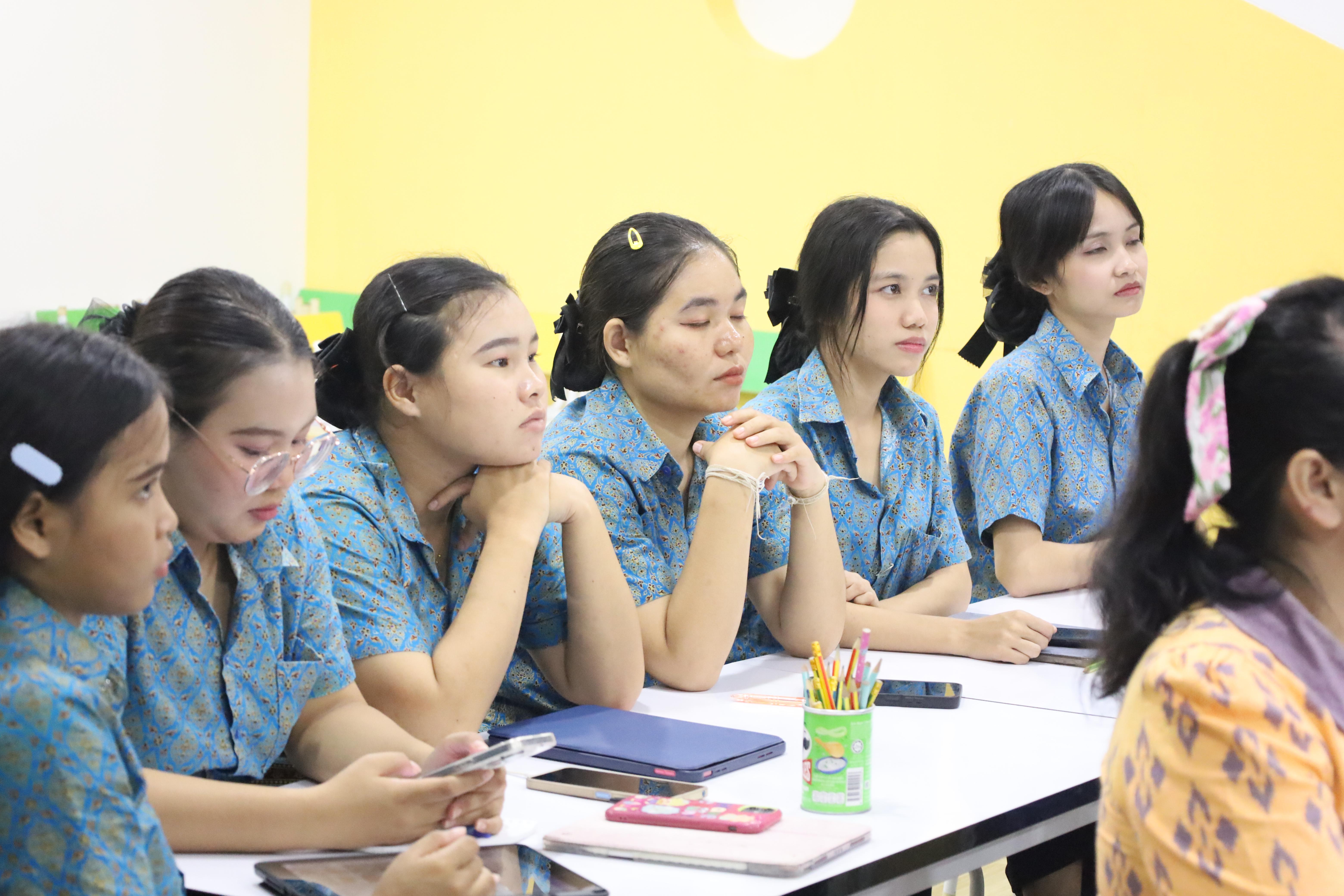 28. โครงการการพัฒนาบุคลิกภาพและทักษะการพูดคุยเชิงบวกสำหรับครูปฐมวัย