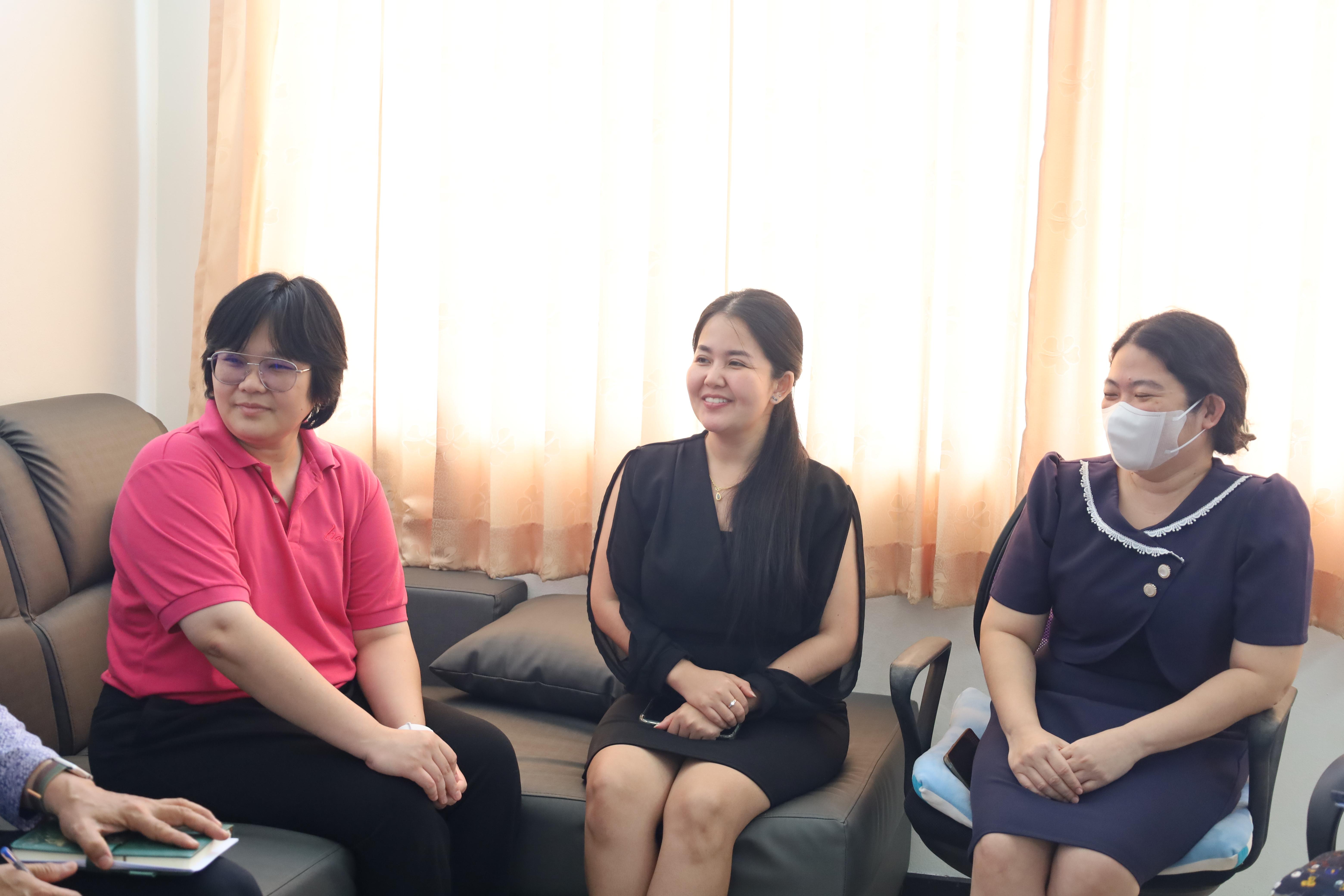11. คณบดีพบปะคณาจารย์ประจำโปรแกรมวิชาภาษาจีน