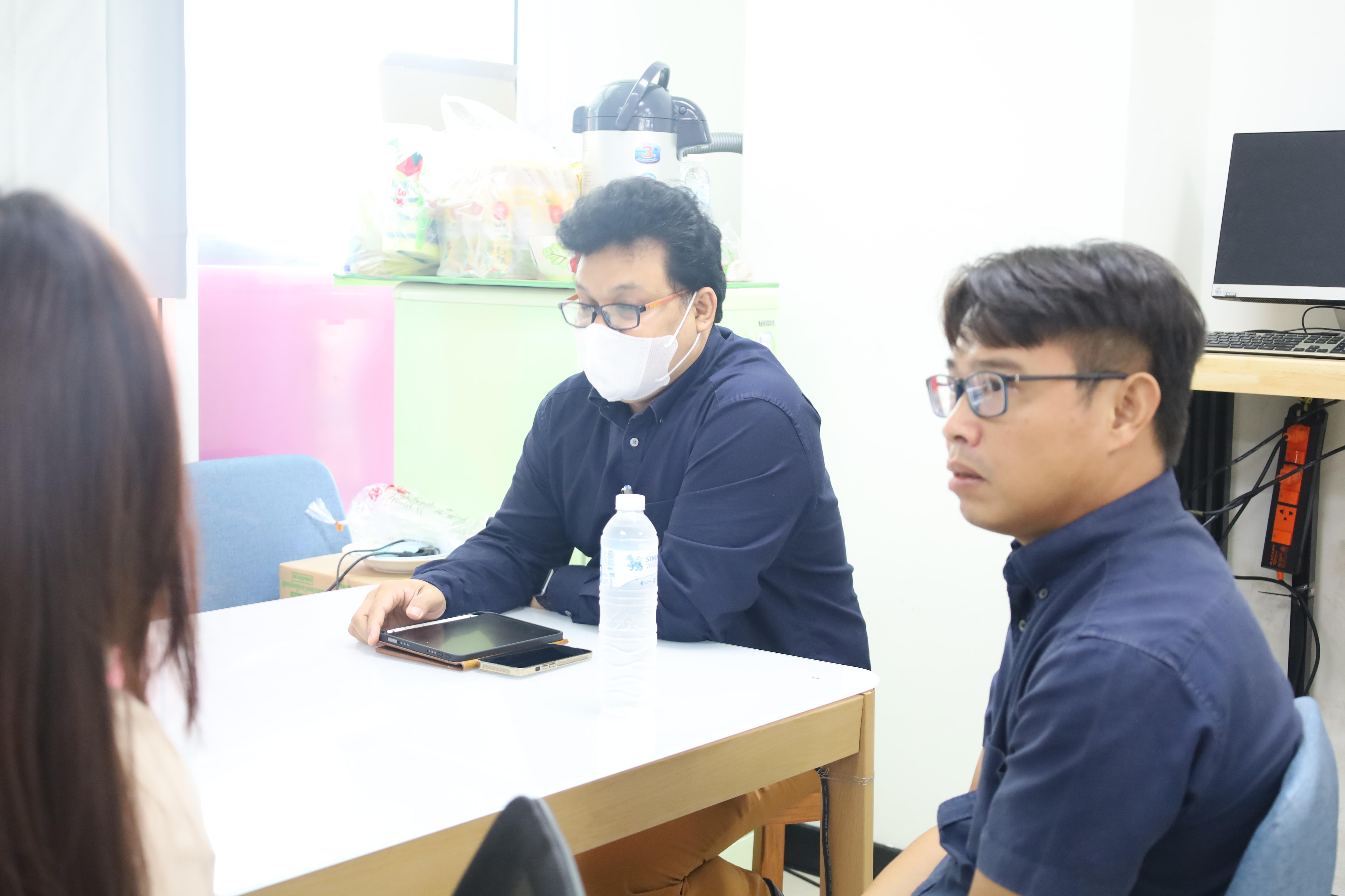 9. คณบดีพบปะอาจารย์ประจำโปรแกรมวิชาภาษาอังกฤษ