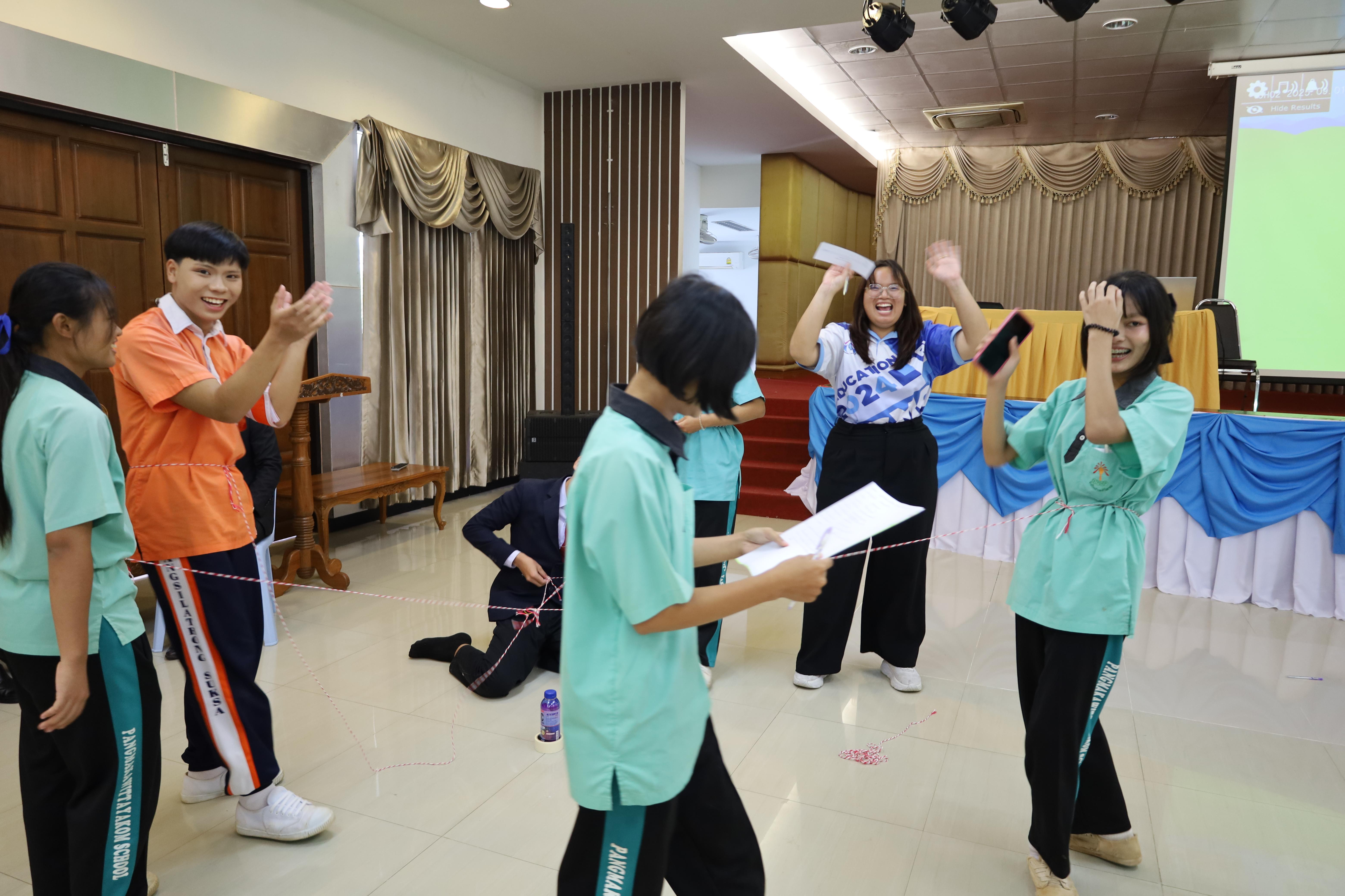 13. โครงการพัฒนาความเป็นพลเมืองในระบอบประชาธิปไตยอันมีพระมหากษัตริย์ทรงเป็นประมุข