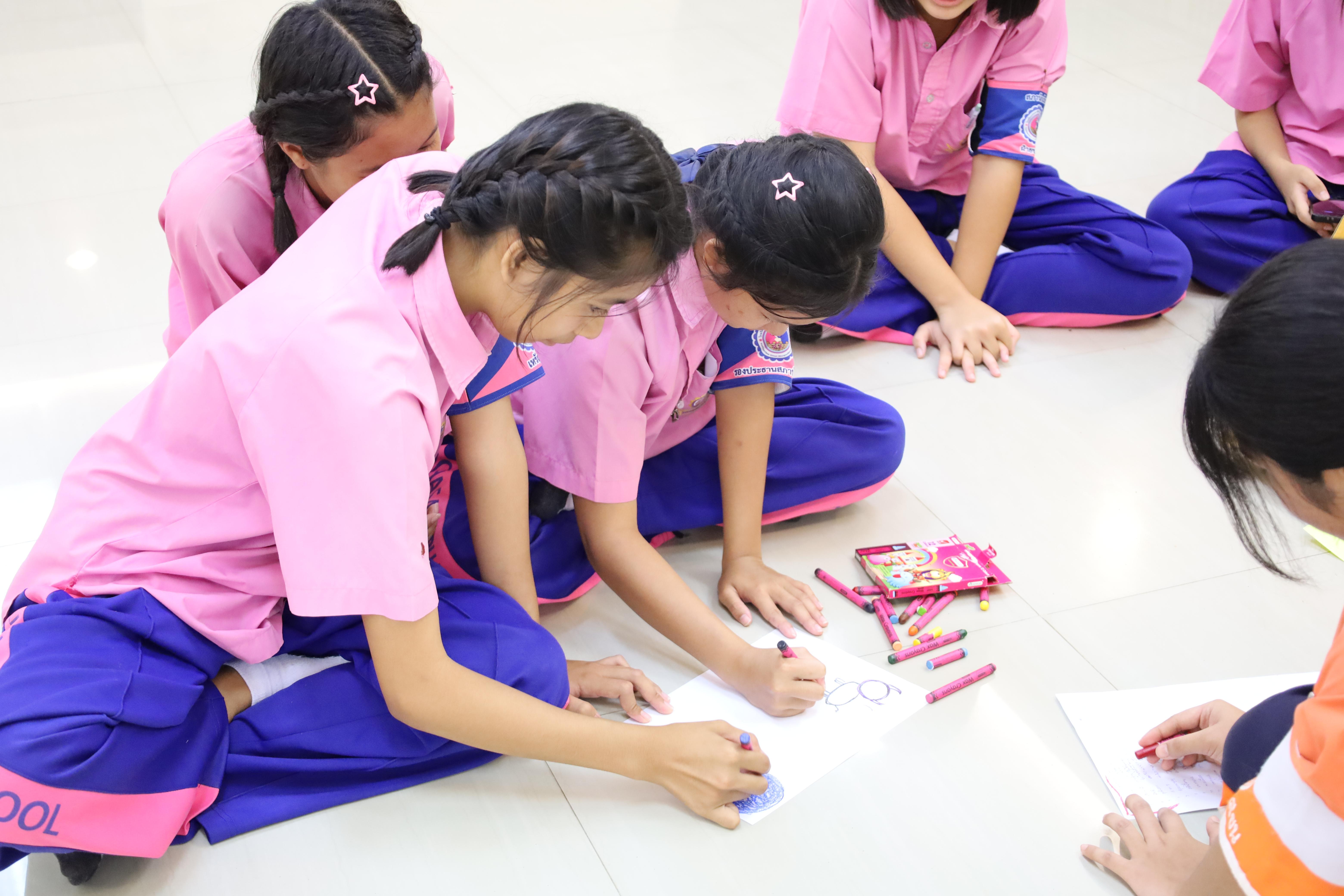 33. โครงการพัฒนาความเป็นพลเมืองในระบอบประชาธิปไตยอันมีพระมหากษัตริย์ทรงเป็นประมุข