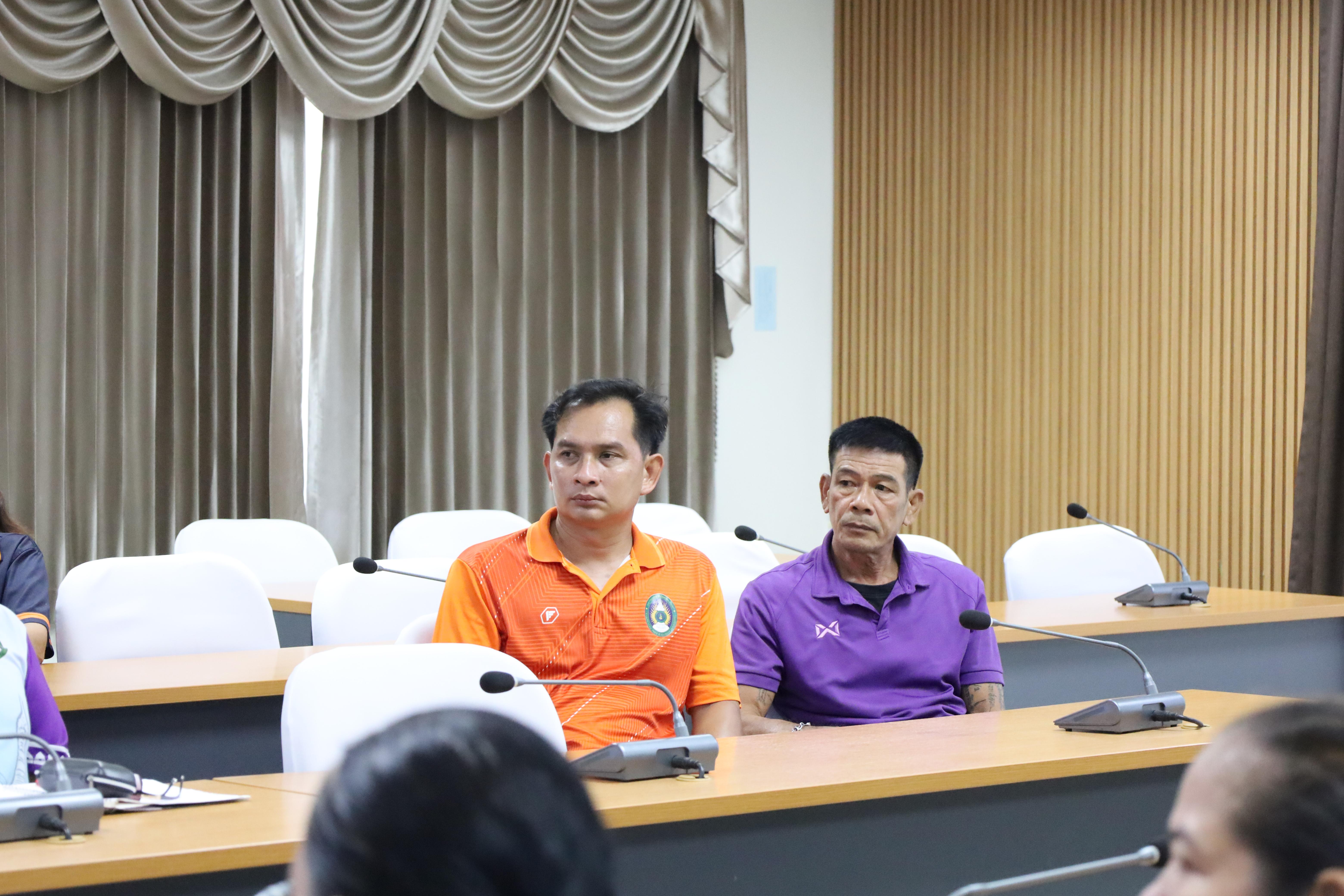6. ประชุมชี้แจงหลักเกณฑ์การต่อสัญญาจ้างเจ้าหน้าที่และนักการภารโรงคณะครุศาสตร์
