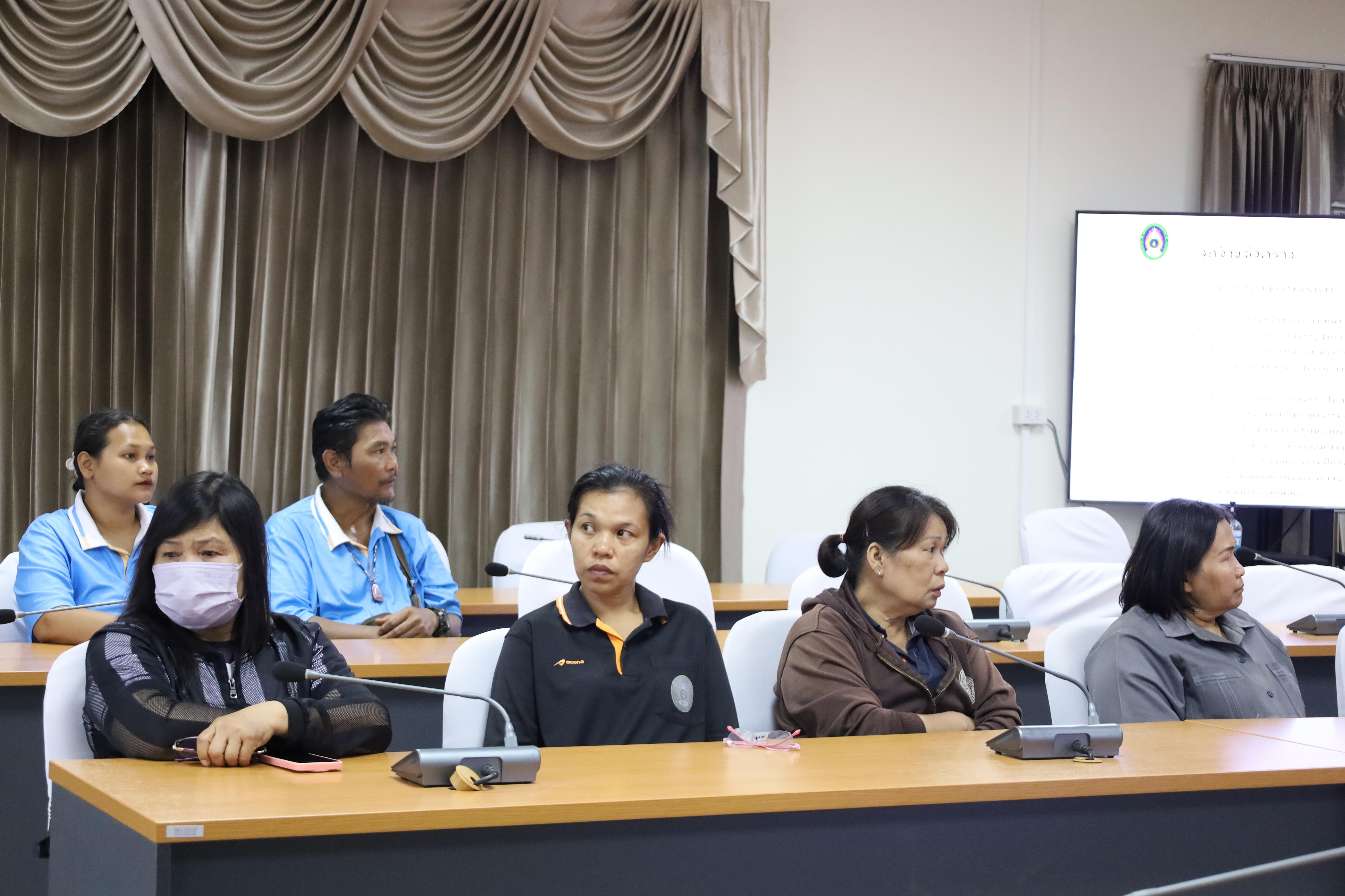 11. ประชุมชี้แจงหลักเกณฑ์การต่อสัญญาจ้างเจ้าหน้าที่และนักการภารโรงคณะครุศาสตร์