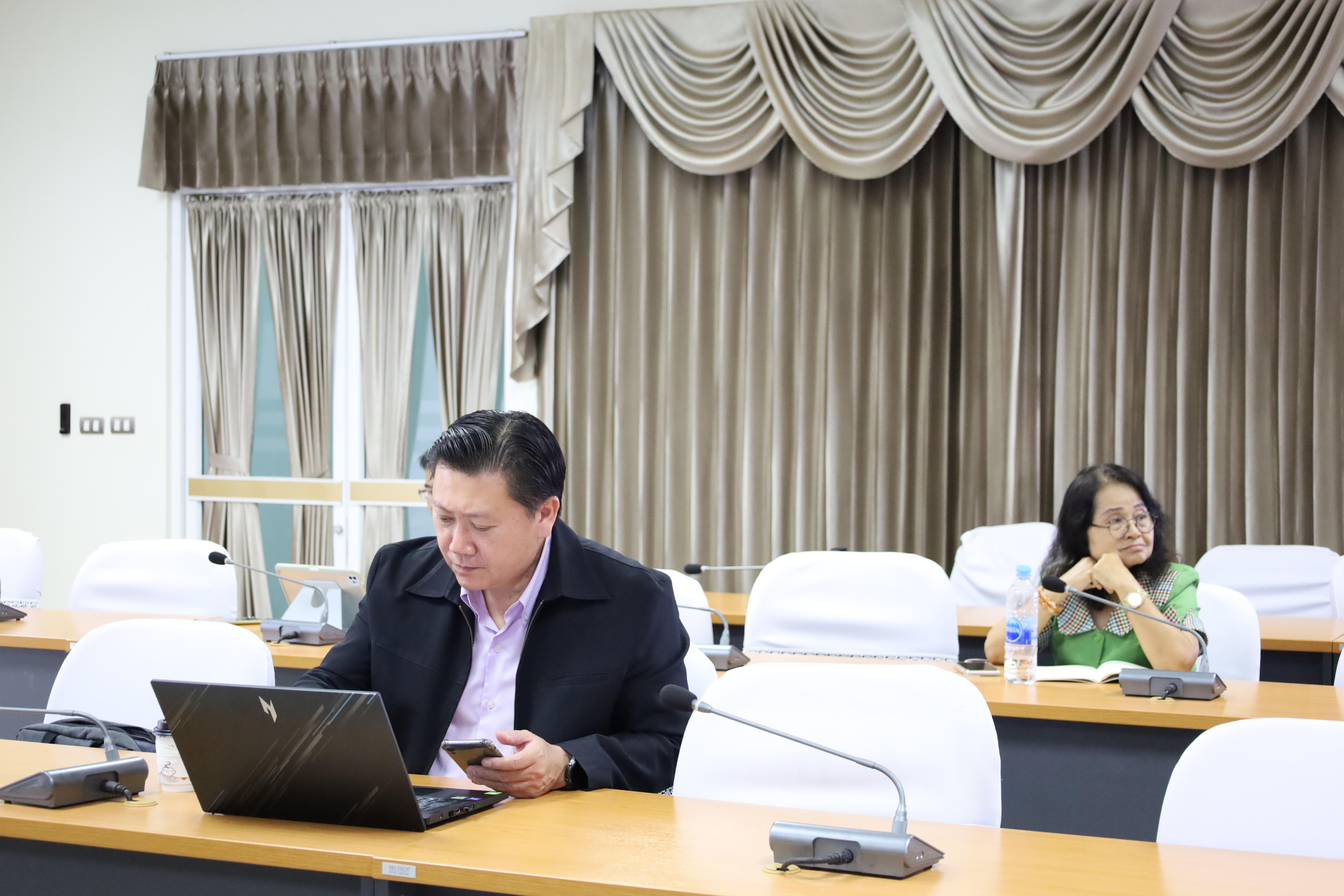 9. ประชุมอาจารย์ผู้สอนสาขาหลักสูตรและการสอน