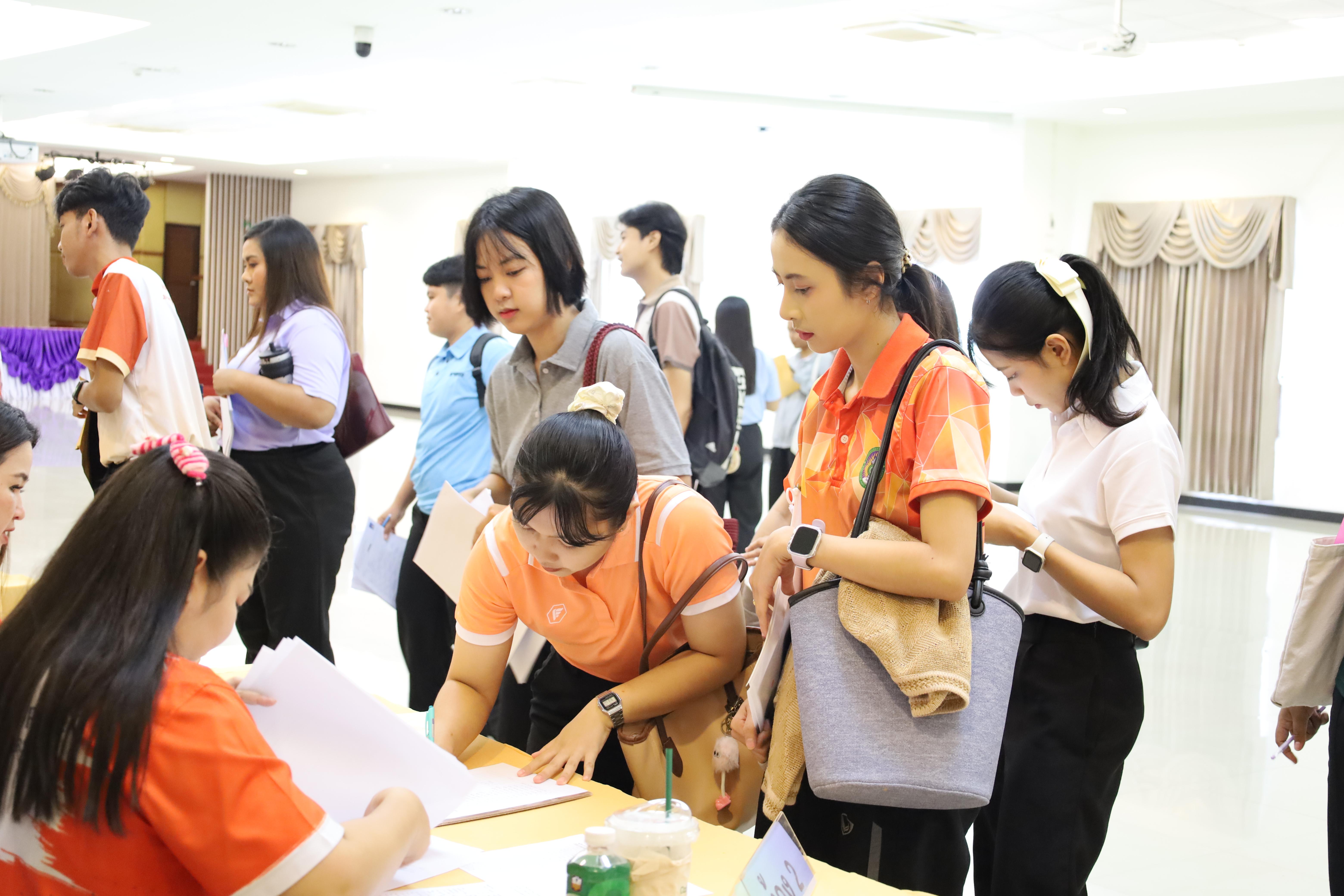 13. การปฐมนิเทศนักศึกษาใหม่ หลักสูตรประกาศนียบัตรบัณฑิต สาขาวิชาชีพครู