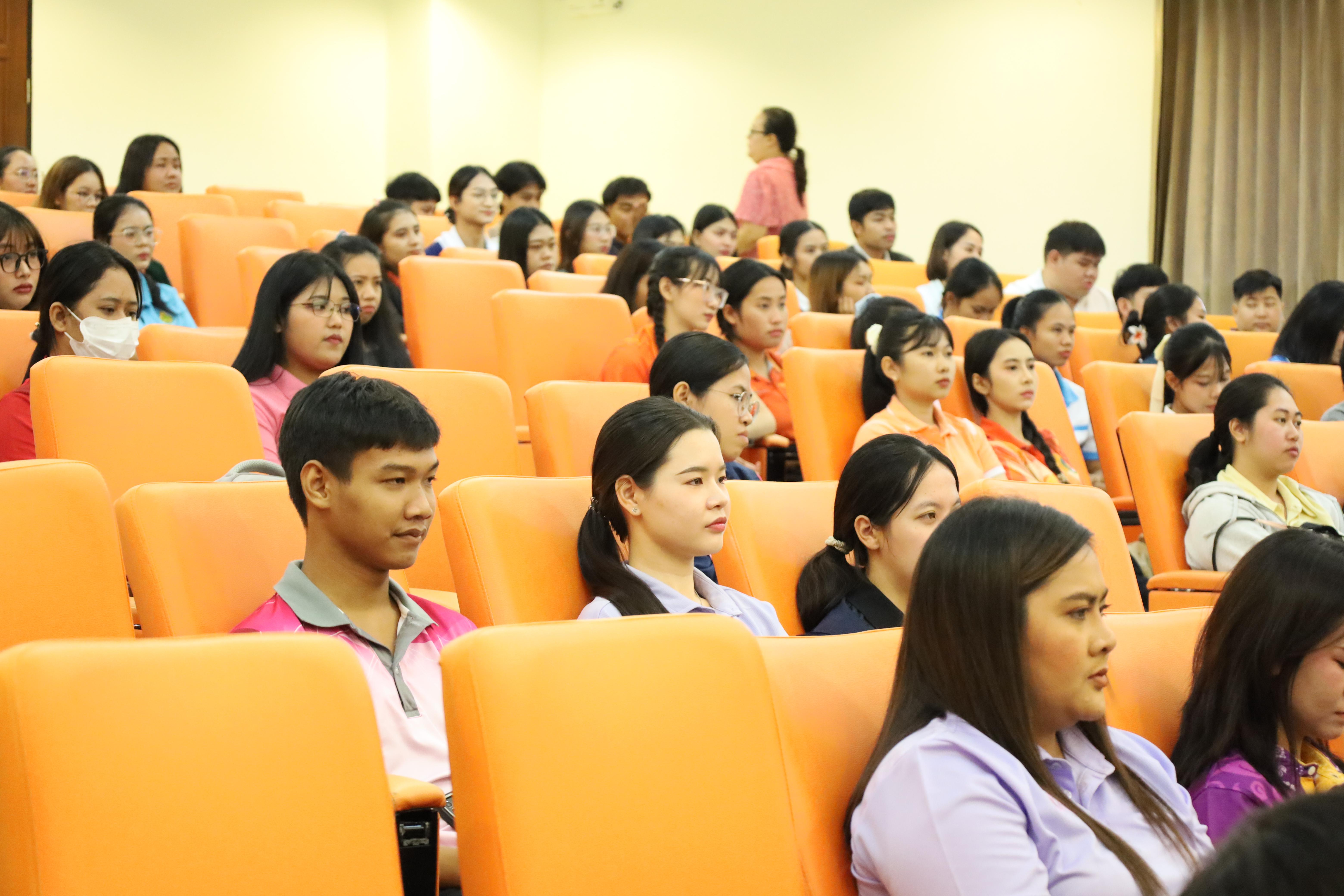 55. การปฐมนิเทศนักศึกษาใหม่ หลักสูตรประกาศนียบัตรบัณฑิต สาขาวิชาชีพครู
