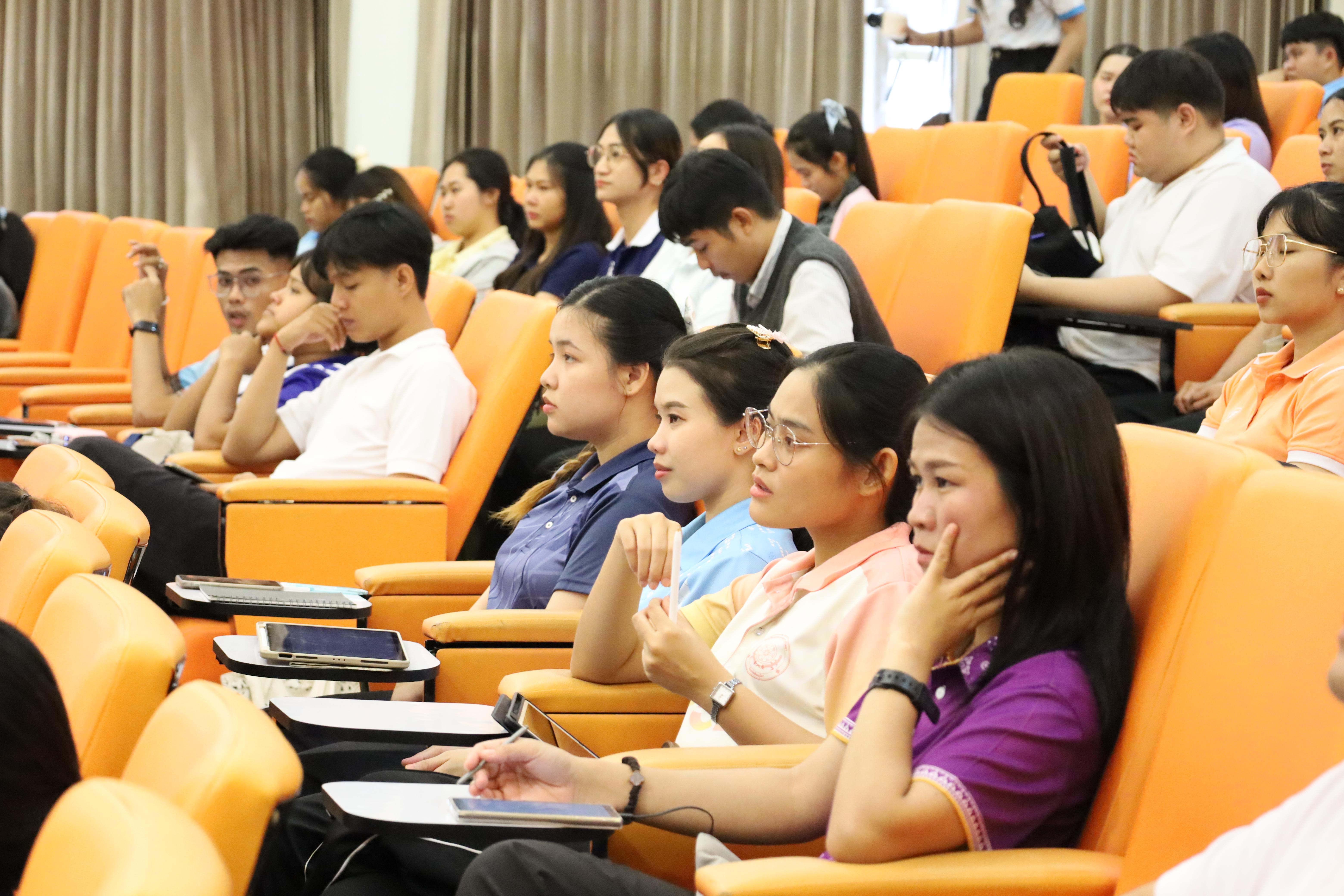 118. การปฐมนิเทศนักศึกษาใหม่ หลักสูตรประกาศนียบัตรบัณฑิต สาขาวิชาชีพครู