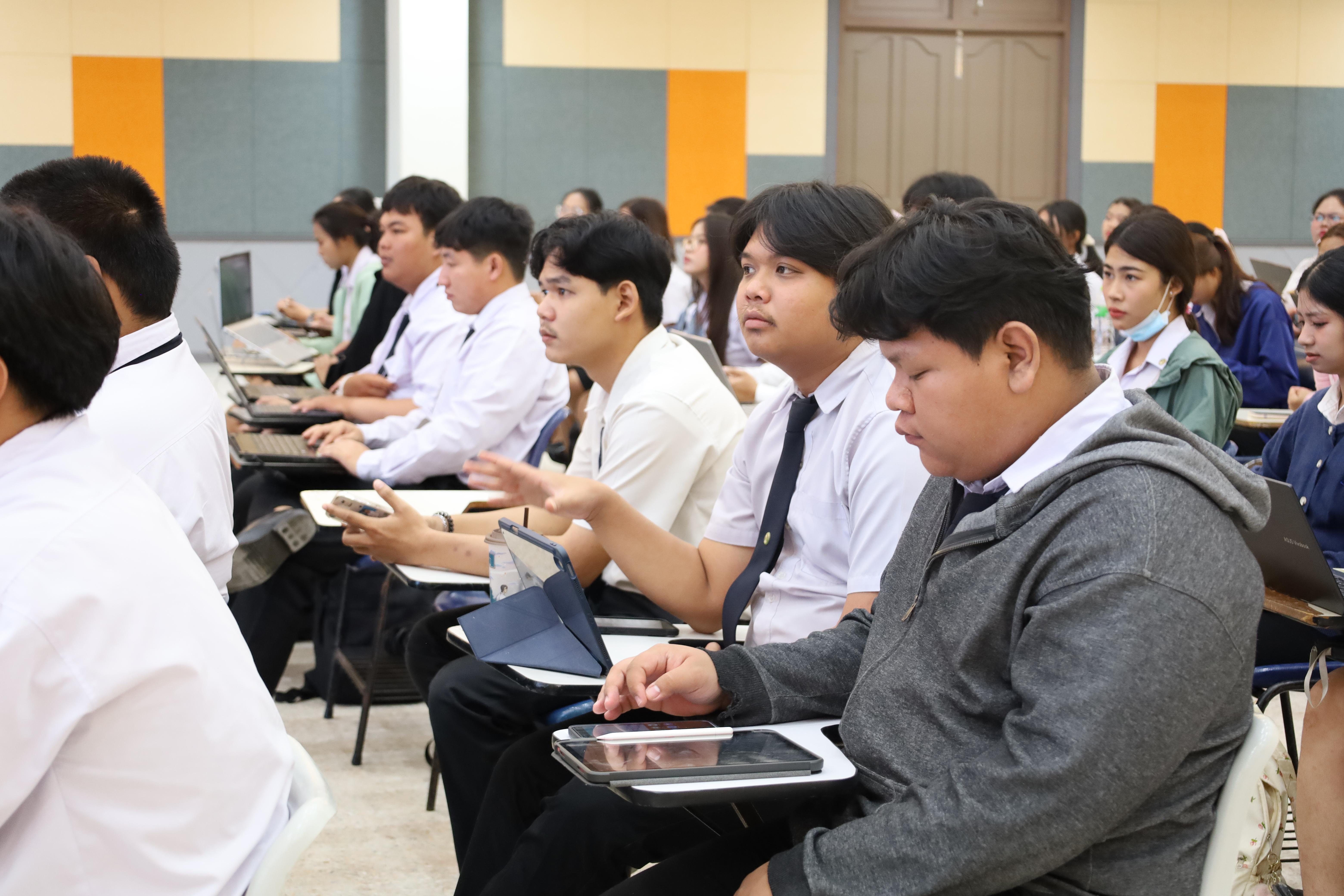 33. กิจกรรมอบรมเชิงปฏิบัติการการเขียนบทความวิจัยและนำเสนอนวัตกรรมทางการศึกษา สำหรับนักศึกษาชั้นปีที่ 4