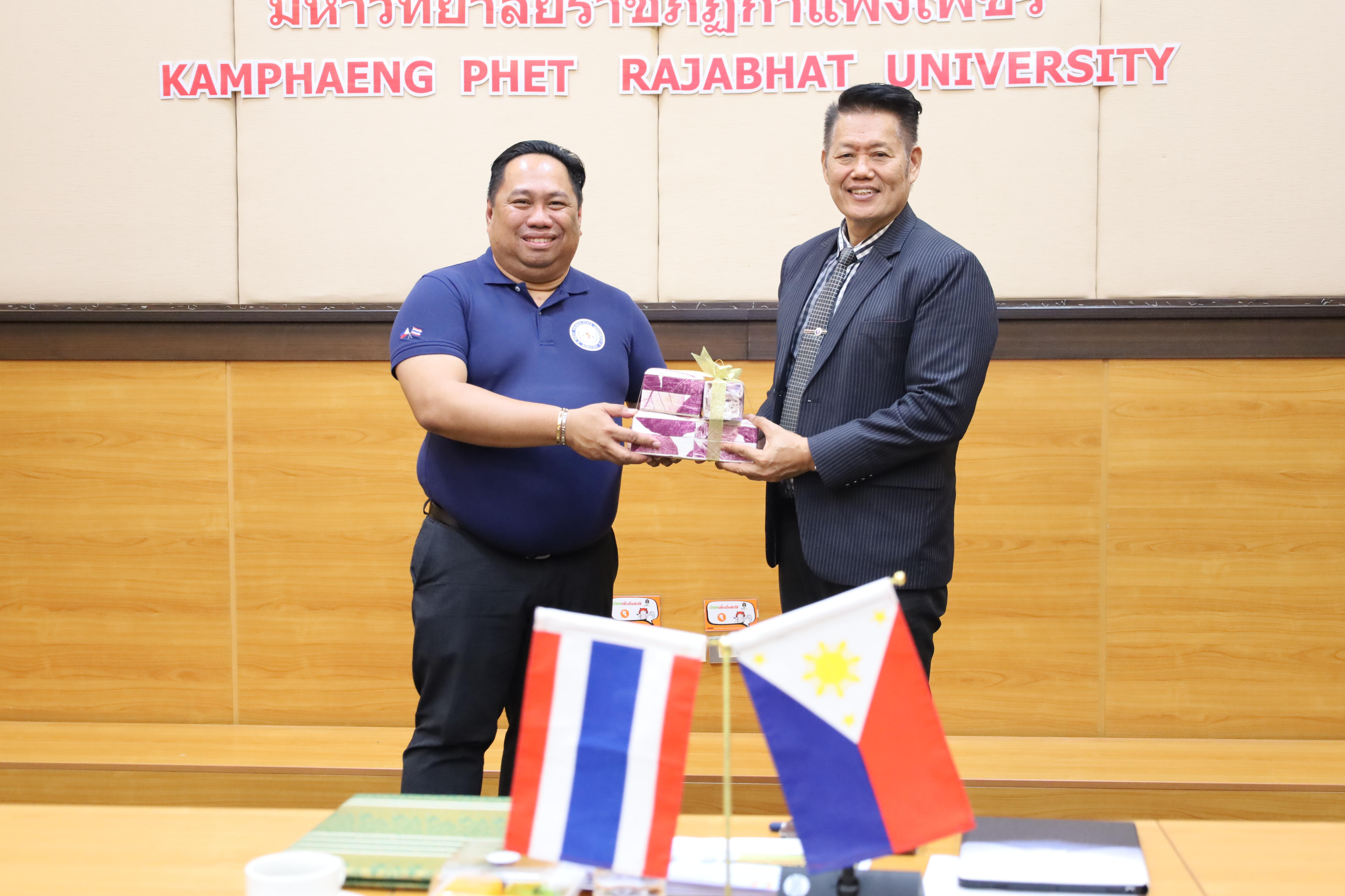 42. กิจกรรมแลกเปลี่ยนวัฒนธรรมเพื่อกำรเรียนรู้สำหรับคณาจารย์และนักศึกษาระดับบัณฑิตศึกษา คณะครุศาสตร์ ความร่วมมือกับ West Visayas State University ประจำปีการศึกษา 2568