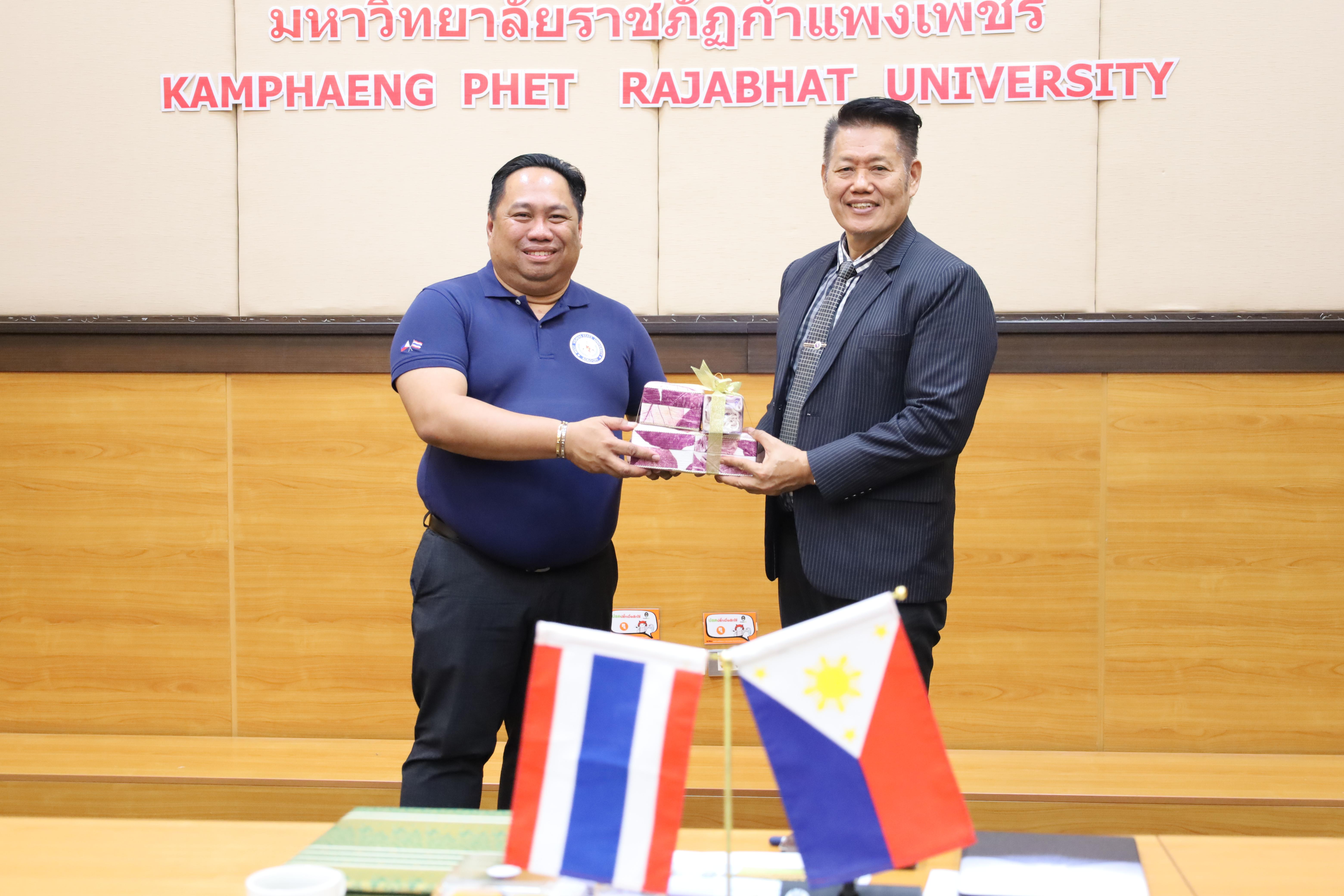 43. กิจกรรมแลกเปลี่ยนวัฒนธรรมเพื่อกำรเรียนรู้สำหรับคณาจารย์และนักศึกษาระดับบัณฑิตศึกษา คณะครุศาสตร์ ความร่วมมือกับ West Visayas State University ประจำปีการศึกษา 2568