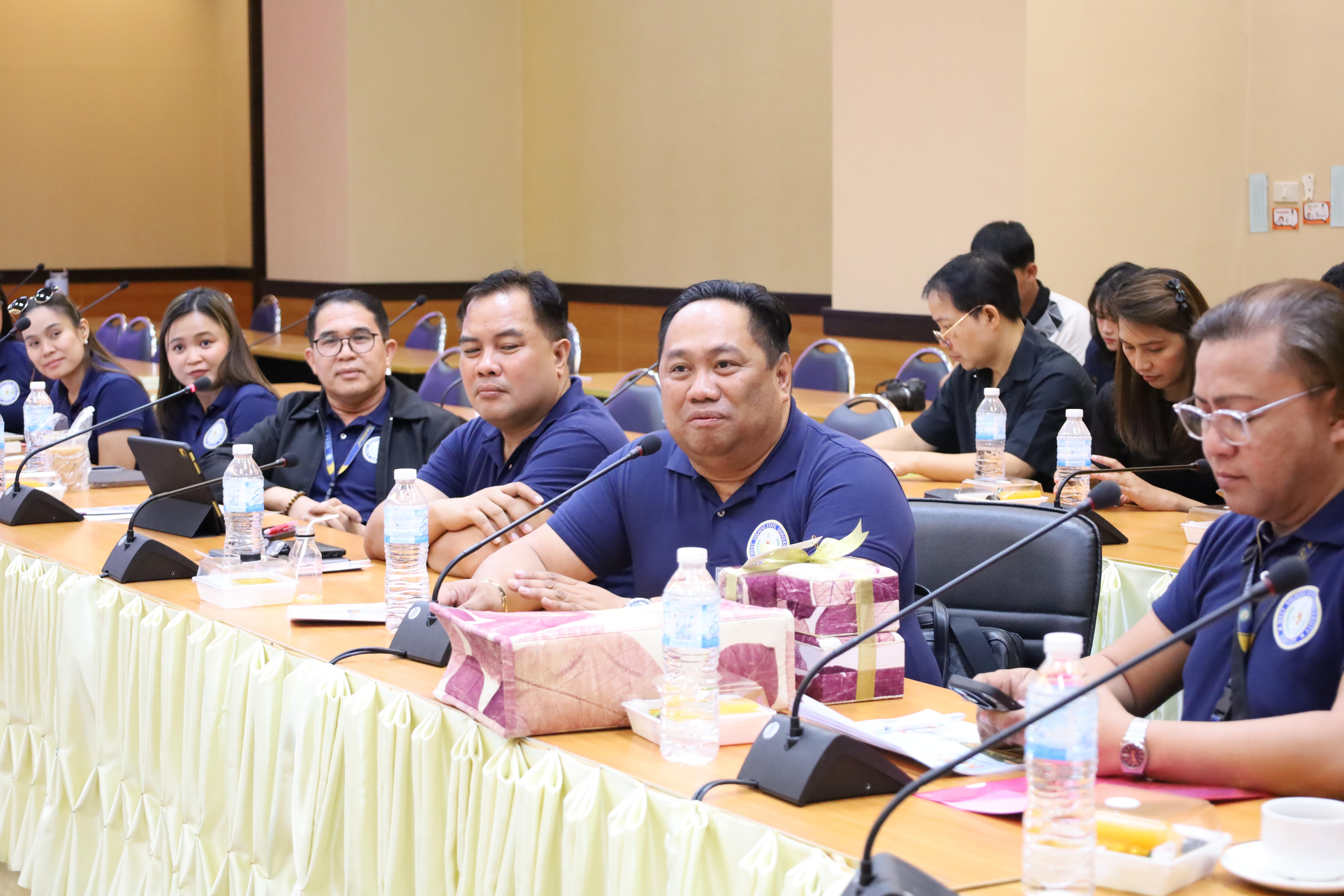 75. กิจกรรมแลกเปลี่ยนวัฒนธรรมเพื่อกำรเรียนรู้สำหรับคณาจารย์และนักศึกษาระดับบัณฑิตศึกษา คณะครุศาสตร์ ความร่วมมือกับ West Visayas State University ประจำปีการศึกษา 2568