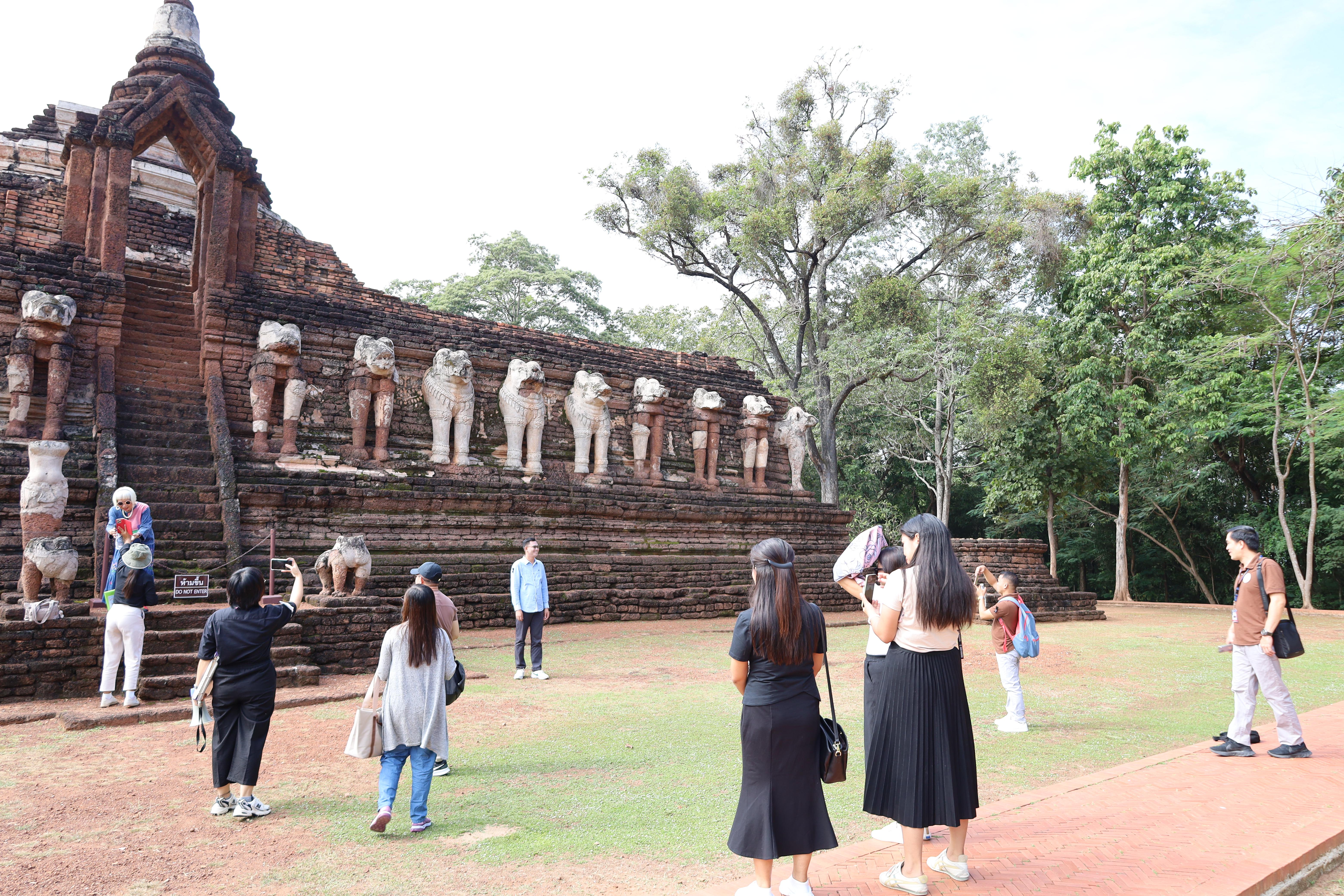 116. กิจกรรมแลกเปลี่ยนวัฒนธรรมเพื่อกำรเรียนรู้สำหรับคณาจารย์และนักศึกษาระดับบัณฑิตศึกษา คณะครุศาสตร์ ความร่วมมือกับ West Visayas State University ประจำปีการศึกษา 2568