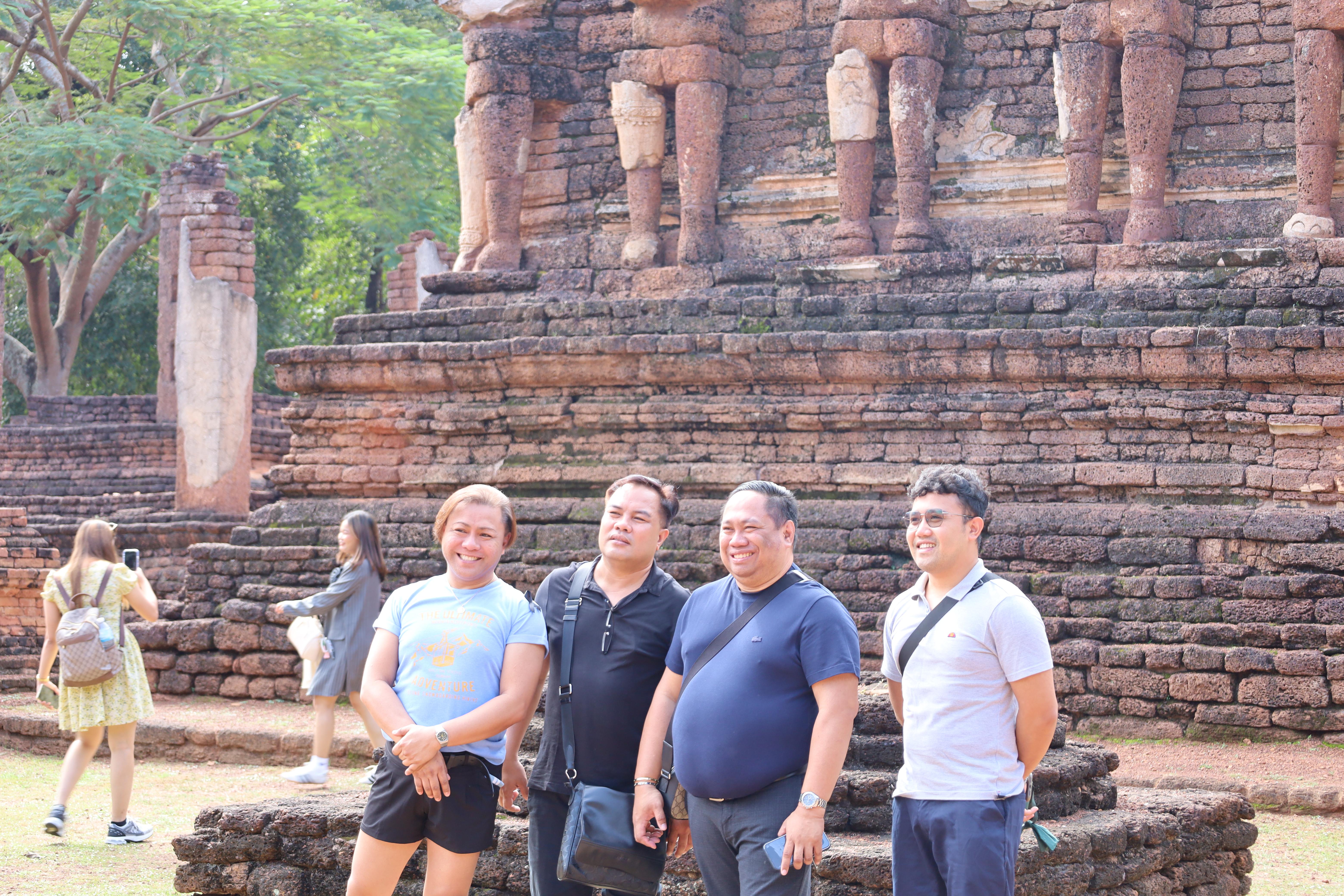 118. กิจกรรมแลกเปลี่ยนวัฒนธรรมเพื่อกำรเรียนรู้สำหรับคณาจารย์และนักศึกษาระดับบัณฑิตศึกษา คณะครุศาสตร์ ความร่วมมือกับ West Visayas State University ประจำปีการศึกษา 2568