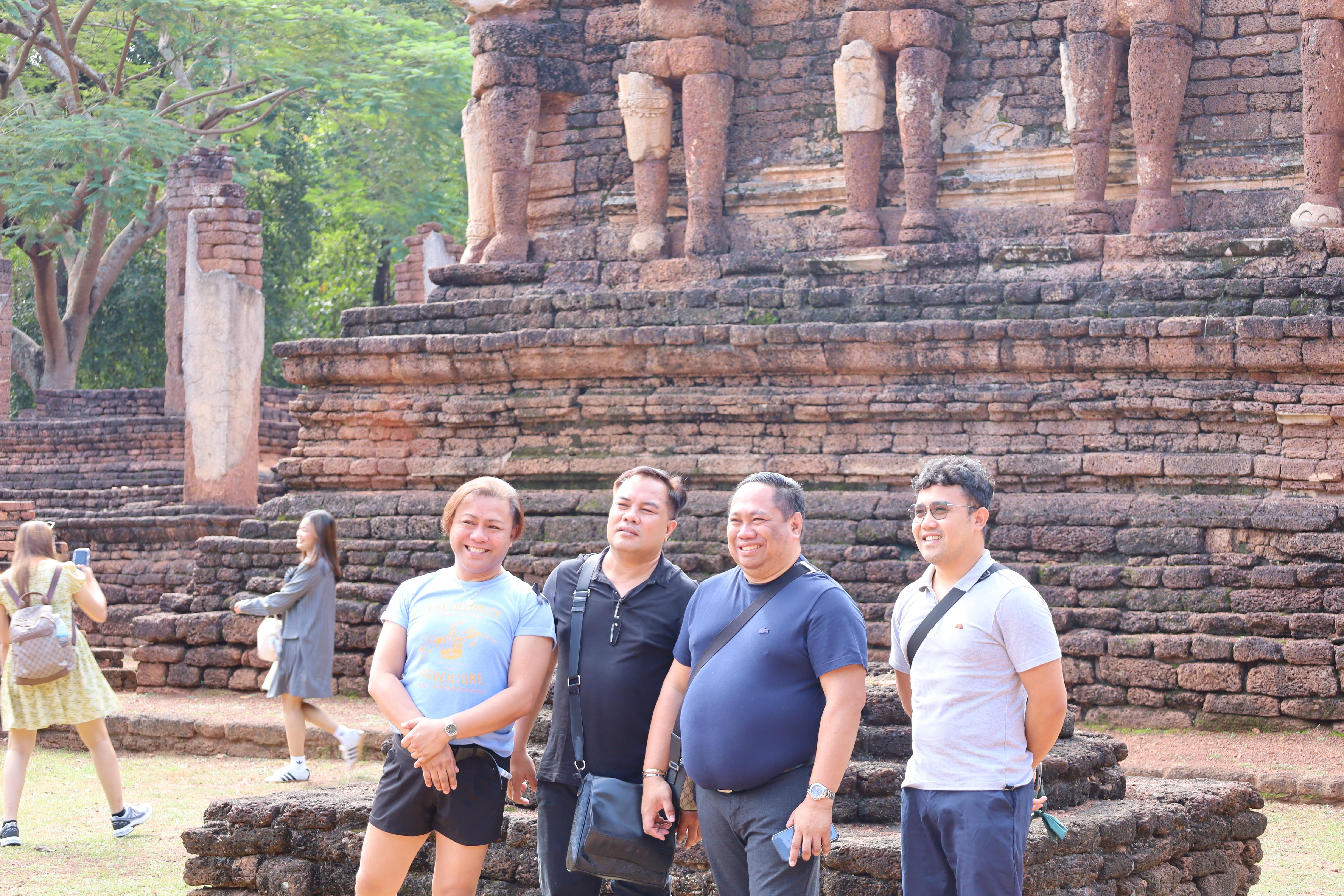 119. กิจกรรมแลกเปลี่ยนวัฒนธรรมเพื่อกำรเรียนรู้สำหรับคณาจารย์และนักศึกษาระดับบัณฑิตศึกษา คณะครุศาสตร์ ความร่วมมือกับ West Visayas State University ประจำปีการศึกษา 2568