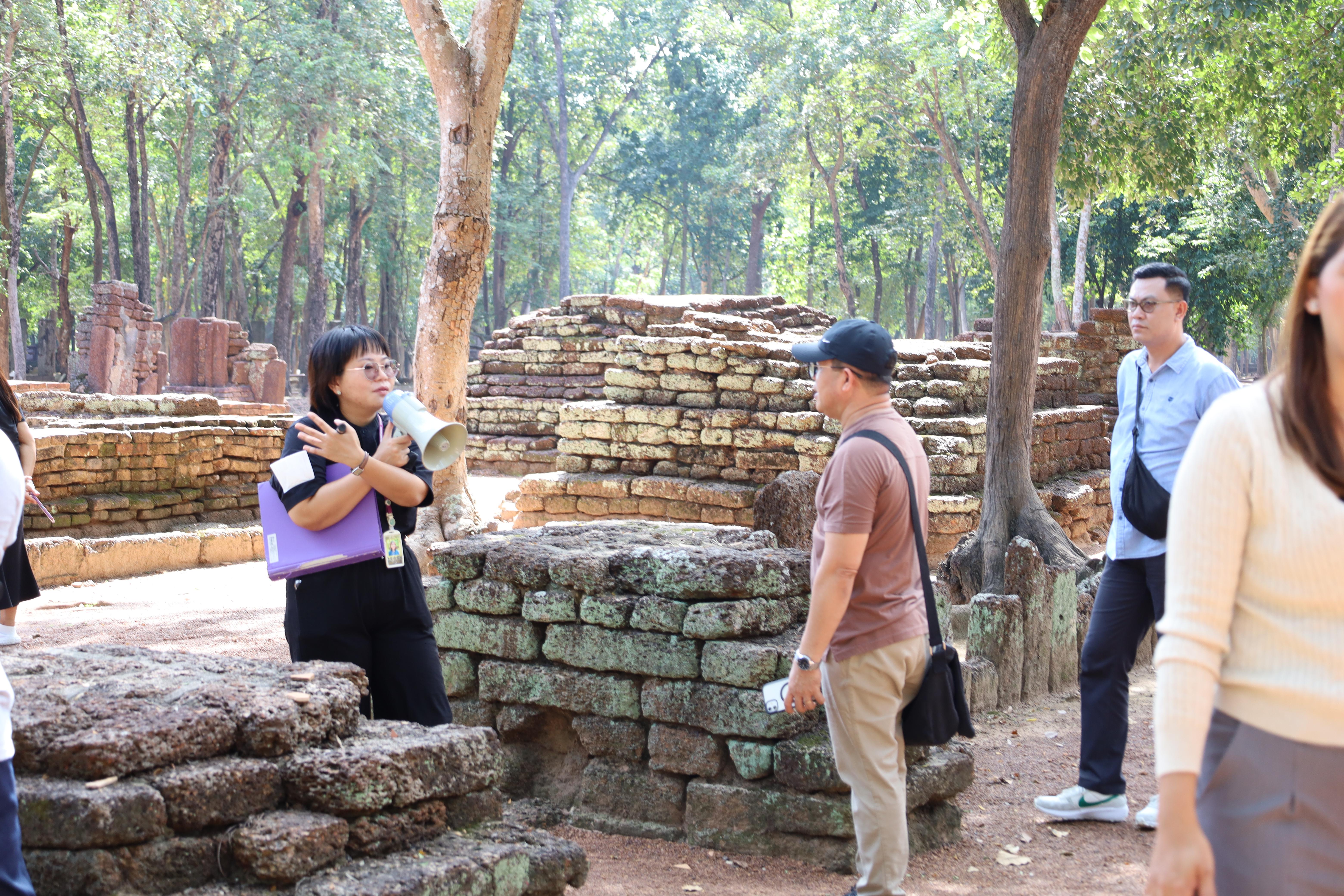 129. กิจกรรมแลกเปลี่ยนวัฒนธรรมเพื่อกำรเรียนรู้สำหรับคณาจารย์และนักศึกษาระดับบัณฑิตศึกษา คณะครุศาสตร์ ความร่วมมือกับ West Visayas State University ประจำปีการศึกษา 2568