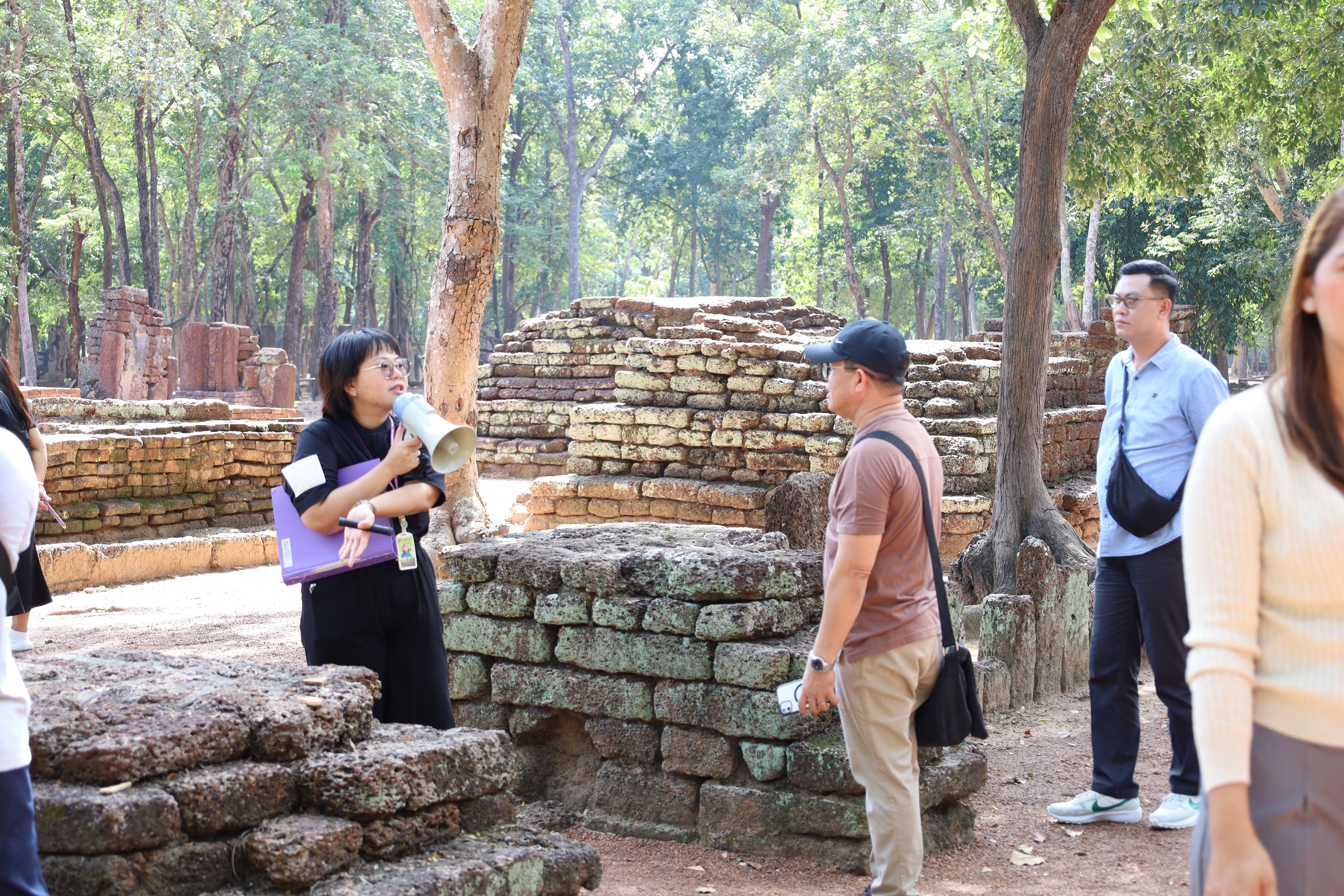 130. กิจกรรมแลกเปลี่ยนวัฒนธรรมเพื่อกำรเรียนรู้สำหรับคณาจารย์และนักศึกษาระดับบัณฑิตศึกษา คณะครุศาสตร์ ความร่วมมือกับ West Visayas State University ประจำปีการศึกษา 2568