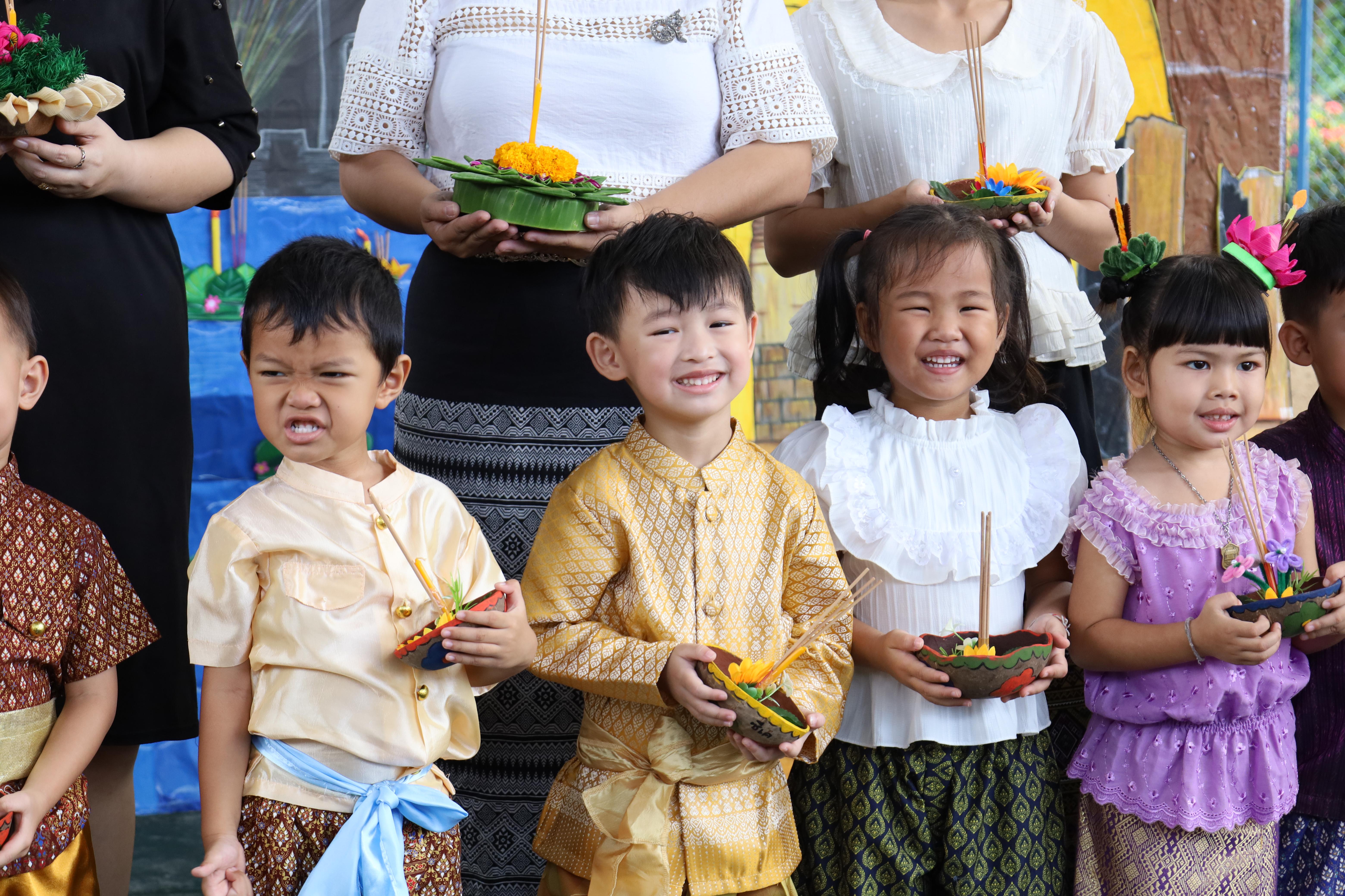 70. กิจกรรมลอยกระทงโรงเรียนอนุบาลราชภัฏกำแพงเพชร ประจำปีการศึกษา 2568