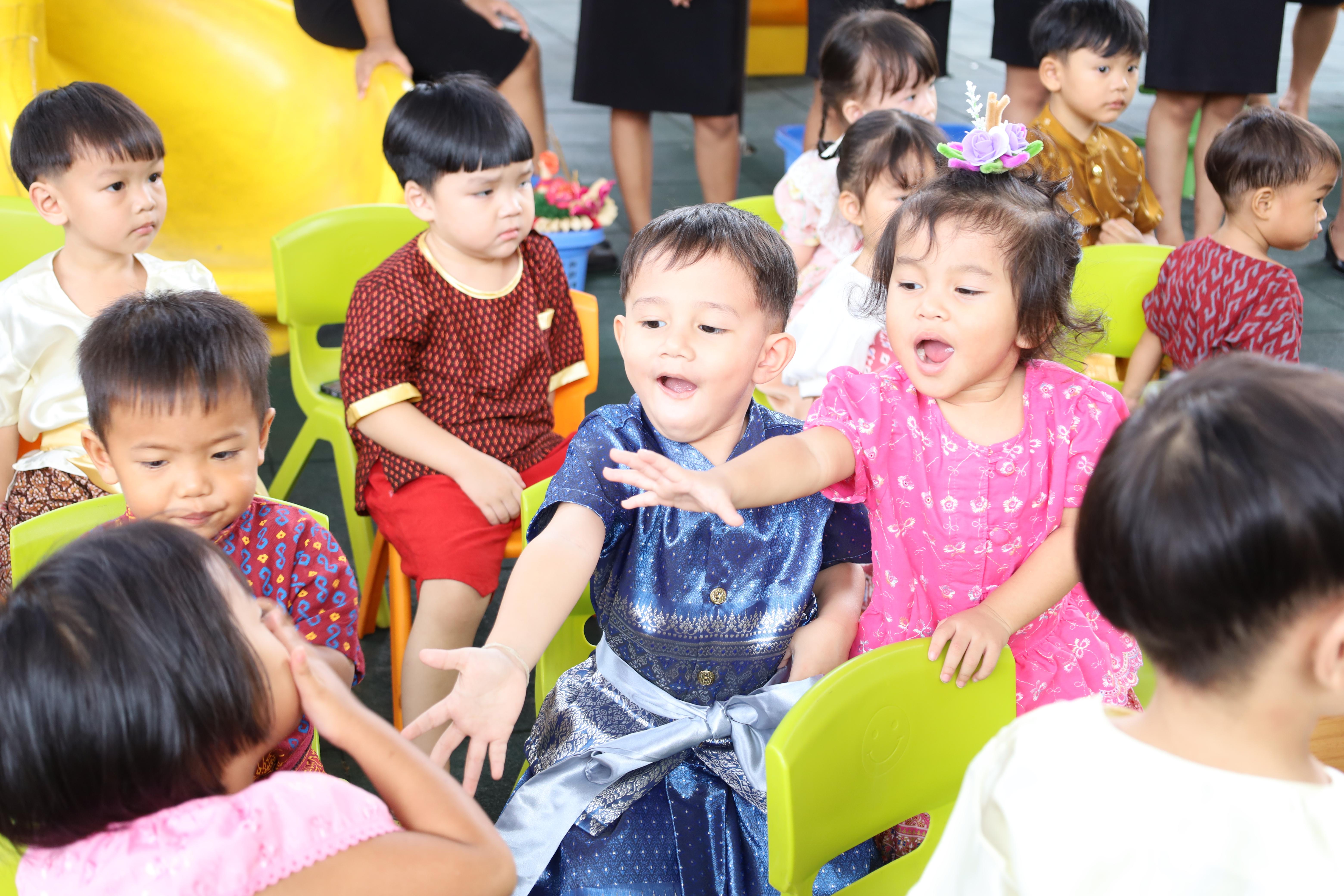 112. กิจกรรมลอยกระทงโรงเรียนอนุบาลราชภัฏกำแพงเพชร ประจำปีการศึกษา 2568