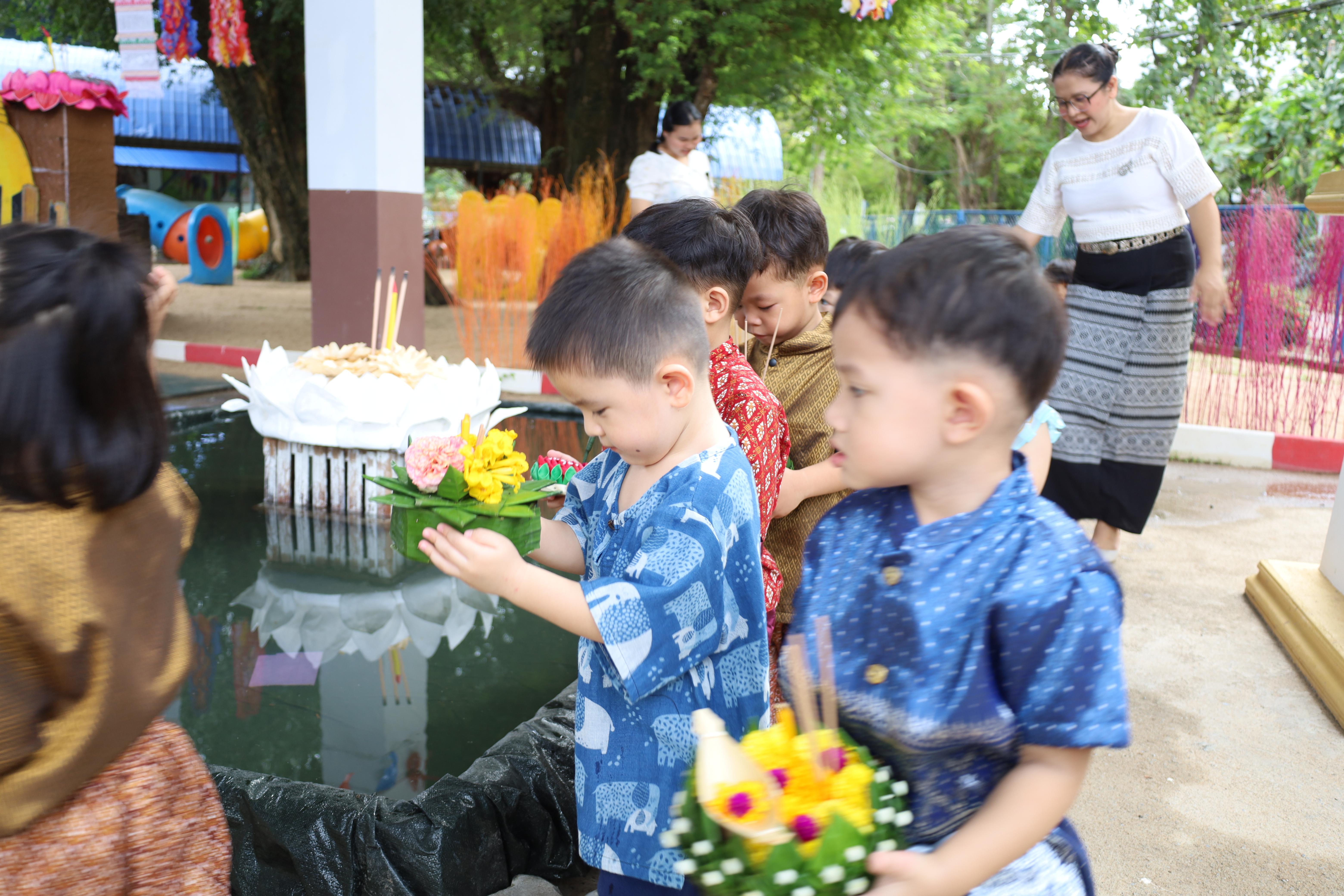 121. กิจกรรมลอยกระทงโรงเรียนอนุบาลราชภัฏกำแพงเพชร ประจำปีการศึกษา 2568