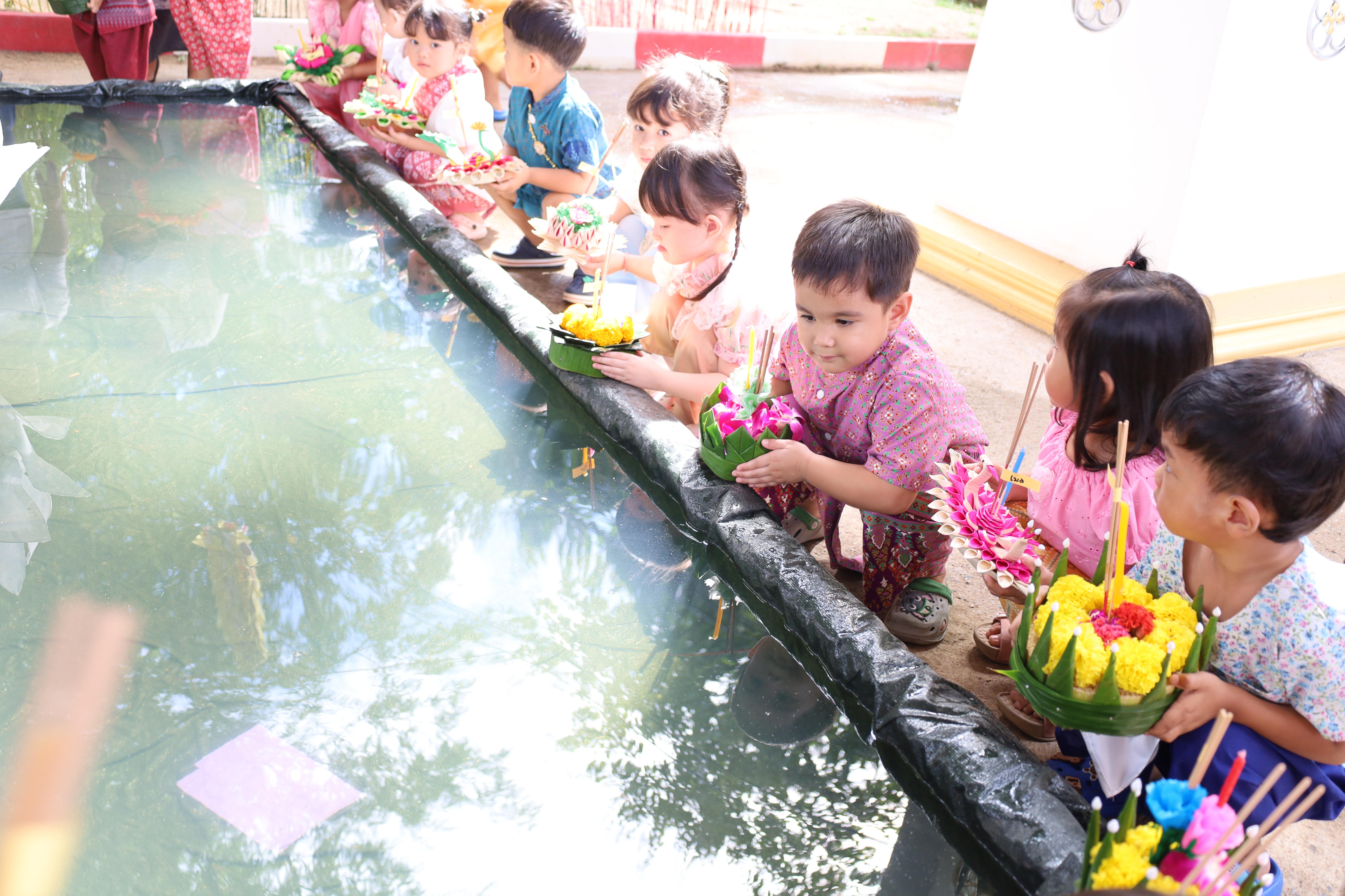 140. กิจกรรมลอยกระทงโรงเรียนอนุบาลราชภัฏกำแพงเพชร ประจำปีการศึกษา 2568
