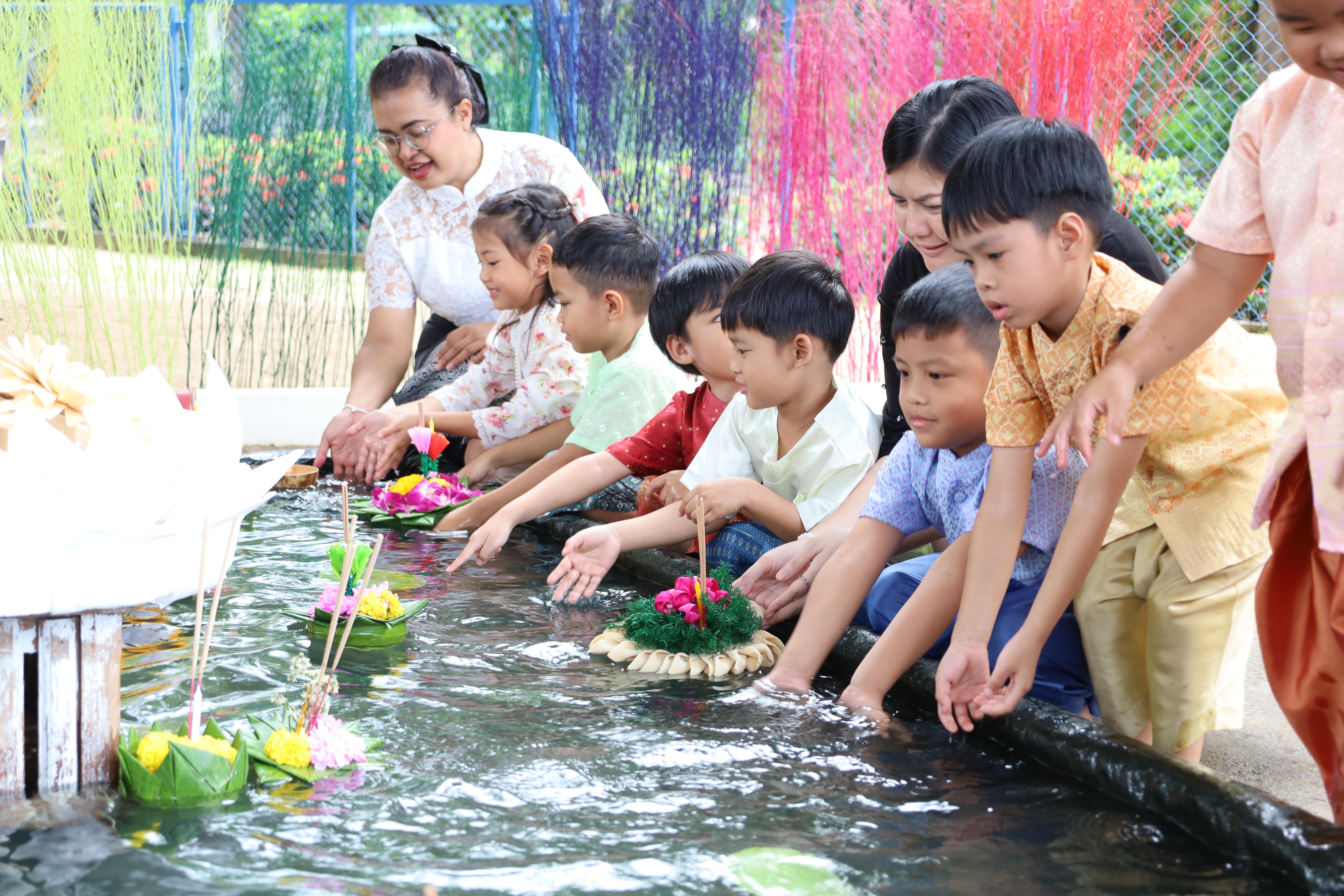 241. กิจกรรมลอยกระทงโรงเรียนอนุบาลราชภัฏกำแพงเพชร ประจำปีการศึกษา 2568