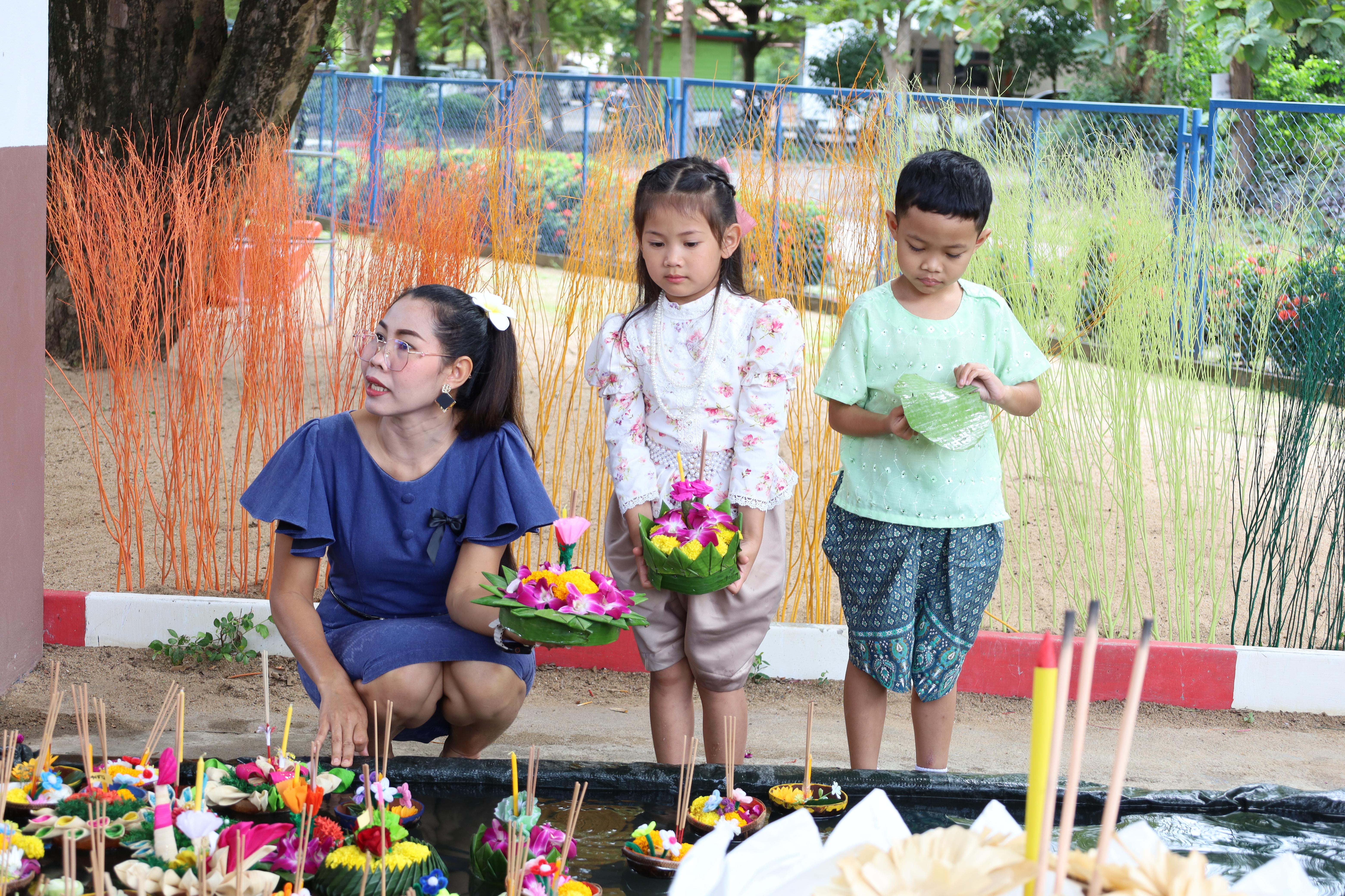 242. กิจกรรมลอยกระทงโรงเรียนอนุบาลราชภัฏกำแพงเพชร ประจำปีการศึกษา 2568
